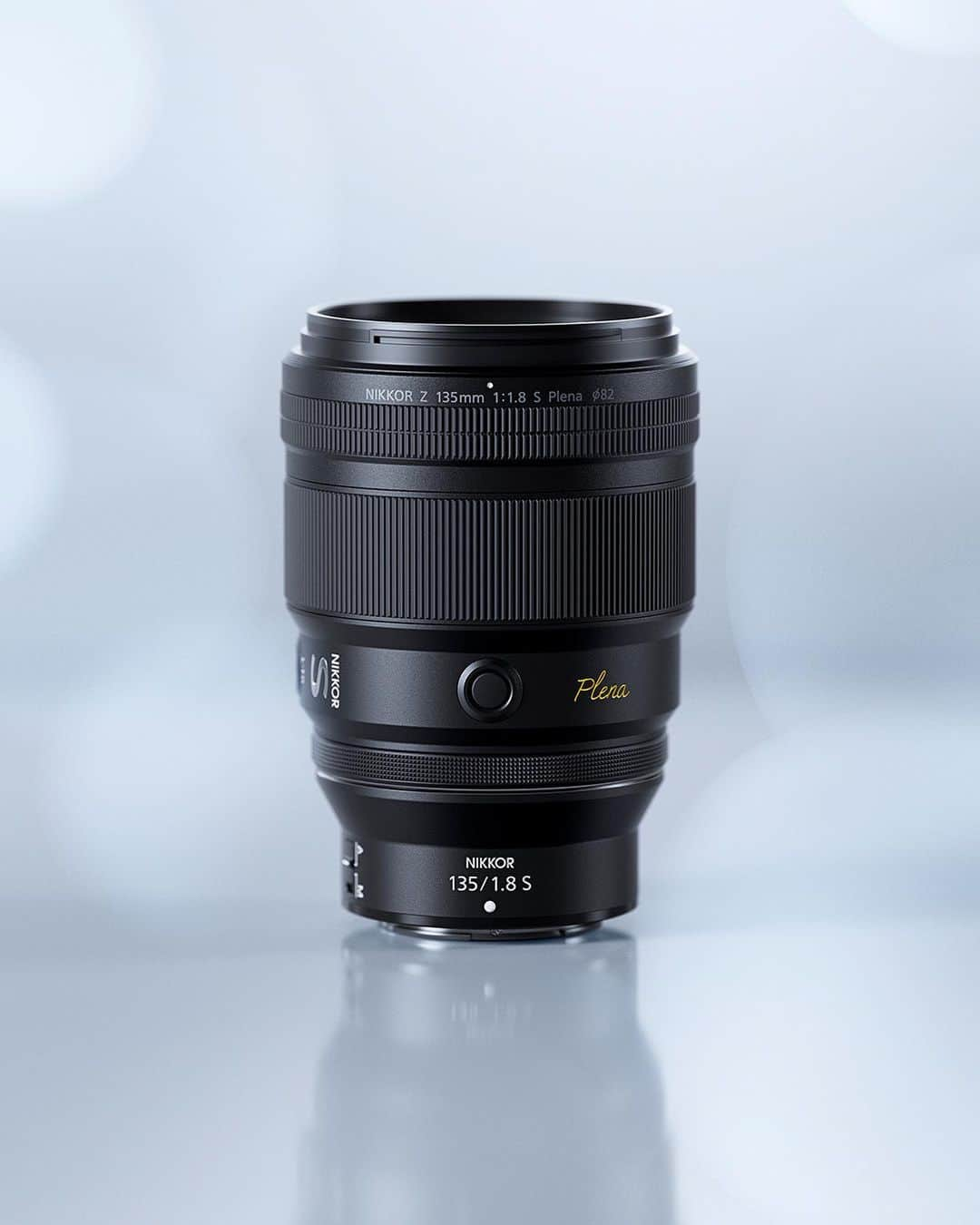 Nikon Australiaのインスタグラム：「A legend is born. Introducing the NIKKOR Z 135mm f/1.8 S Plena.  Capable of dreamy bokeh and equipped with the highest rendering performance of S-Line lenses, Plena provides a unique visual experience that can turn everyday moments into extraordinary works of art.  • Large Round Bokeh  • Bright f/1.8 Aperture • Meso Amorphous Coat • ARNEO Coating • Our Highest Rendering Performance • High-Speed, Highly Accurate AF • Dedicated L-Fn button • Engraved Plena Logo  Learn more and secure your pre-order now at the link in our bio.  #Nikon #MyNikonLife #NikonAustralia #NIKKOR #Bokeh #Plena #NikonPlena #PlenaLens #Portrait #NikonCreators」