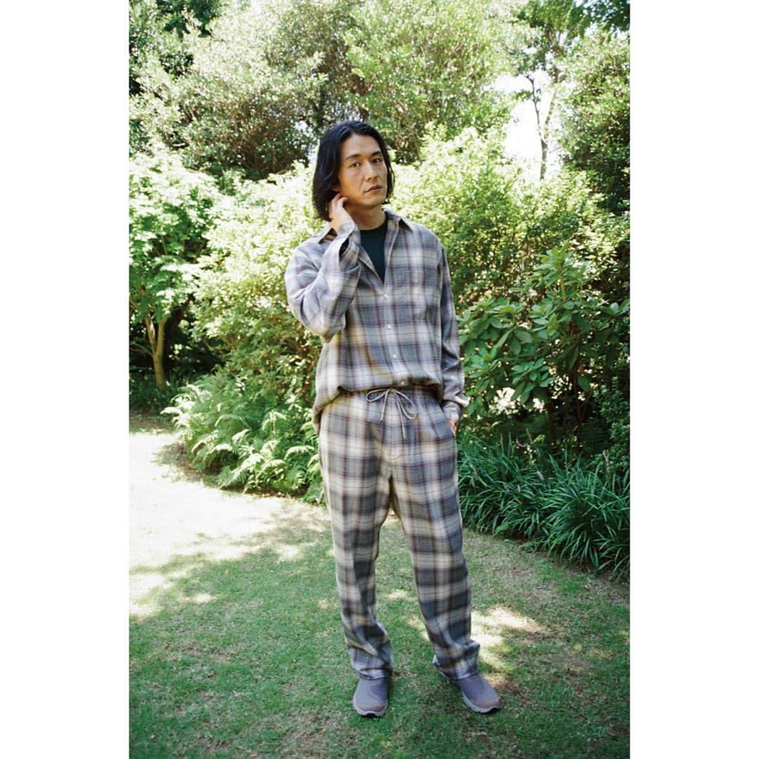 池上幸平さんのインスタグラム写真 - (池上幸平Instagram)「Sociality, Utility, Flexibility. 40歳と向き合う服を考える。#uomomagazine November 2023  Photo: Keita Goto Hair&Make-up: Yosuke Akizuki Stylist: Masashi Sho Composition & Text: Masayuki Ozawa」9月27日 13時03分 - koheiikeue