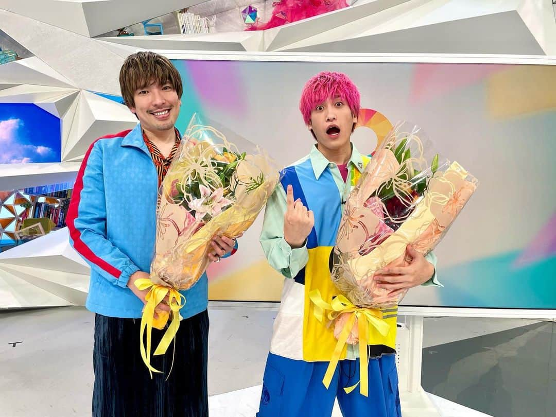 フジテレビ「めざまし8」さんのインスタグラム写真 - (フジテレビ「めざまし8」Instagram)「. 突然の発表となりましたが、今月いっぱいでめざまし8を卒業😢 きょうが最後の出演となったEXITのおふたり💐 いつでもまた来てくださいね😆 番組を盛り上げてくださり、ありがとうございました✨  #EXIT #りんたろー。#兼近大樹 #めざまし8」9月27日 13時08分 - mezamashi8.tv