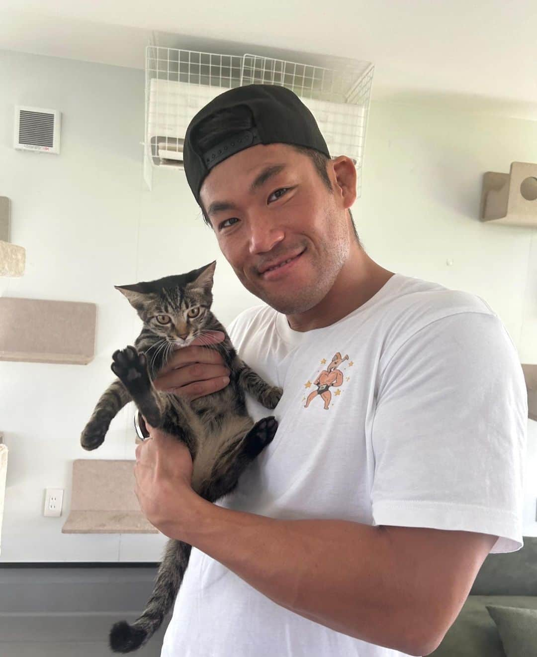 真田聖也さんのインスタグラム写真 - (真田聖也Instagram)「2ヶ月ぶり 保護犬ちゃん、 保護猫ちゃん に会って来たら めちゃ大きくなってる🐕🐈‍⬛  可愛すぎかよ🥺」9月27日 13時21分 - seiya_sanada