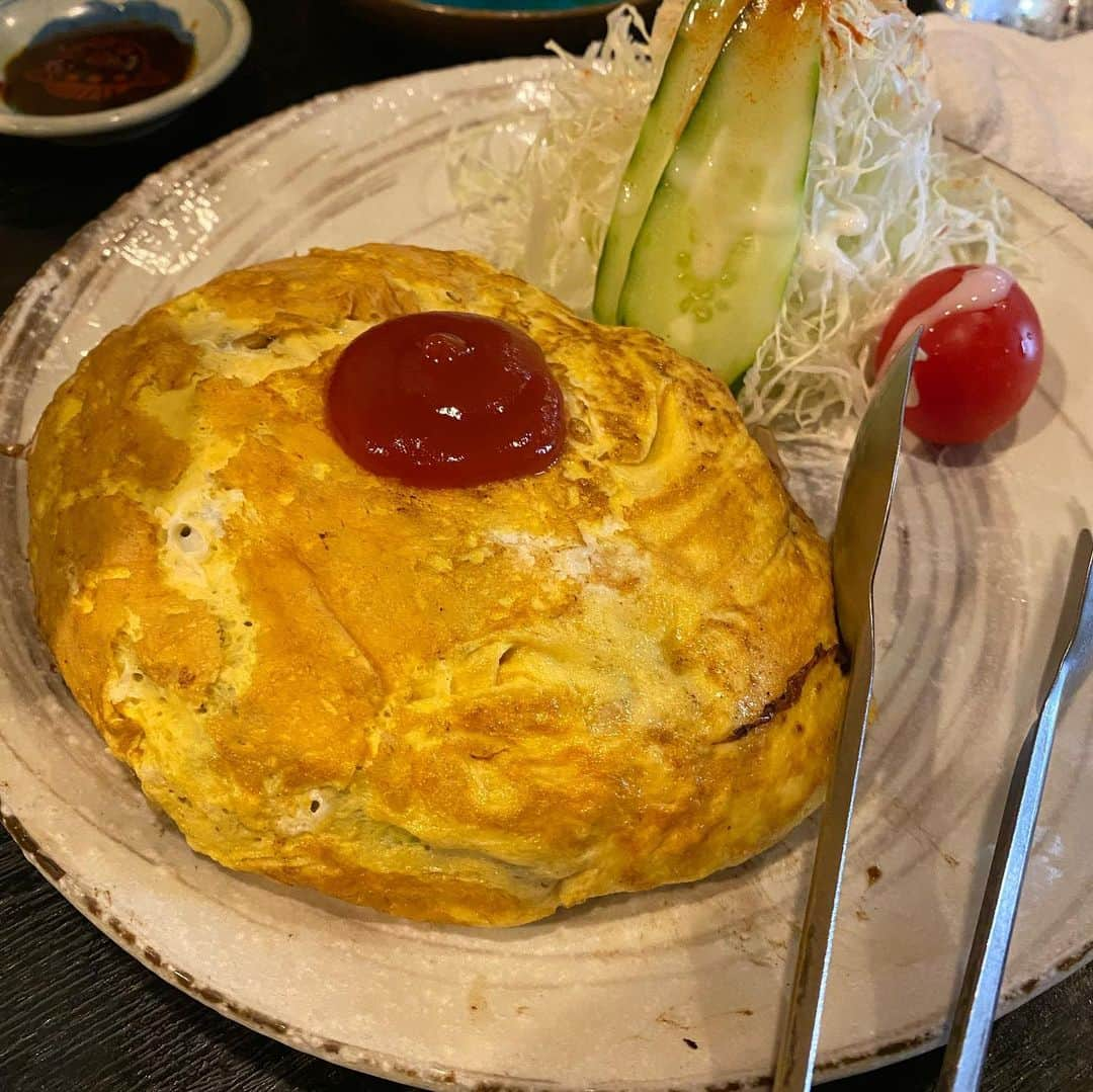 島谷ひとみさんのインスタグラム写真 - (島谷ひとみInstagram)「こちら名古屋より。  食べるものも食べたんで東京帰りまーす🗼w  #ひつまぶし #お好み焼き #オムそば #島谷ひとみ #in名古屋」9月27日 13時27分 - shimatani_hitomi_official