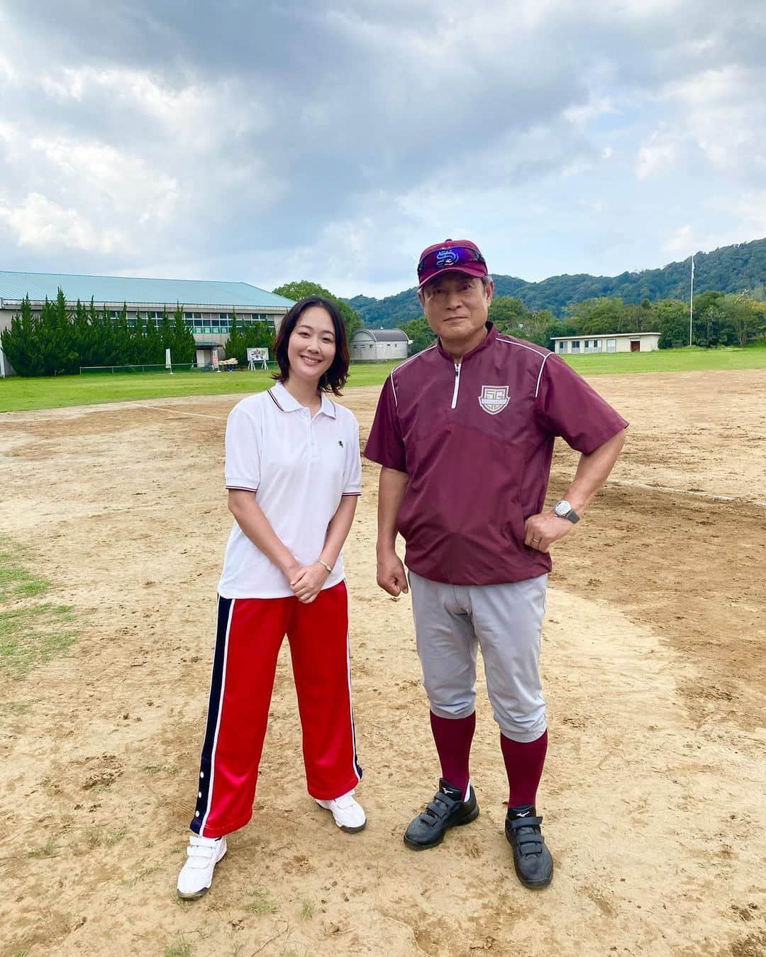 下剋上球児さんのインスタグラム写真 - (下剋上球児Instagram)「⚾️👟  山住先生と賀門先生でハイポーズ📸  9月も後半、 段々とグラウンドも涼しくなってきました🍂  季節の変わり目、 皆さま体調にお気をつけください！！  #tbs #日曜劇場 #下剋上球児 #黒木華 #松平健」9月27日 13時38分 - gekokujo_kyuji