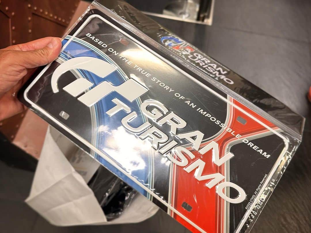 石川直宏さんのインスタグラム写真 - (石川直宏Instagram)「『GRAN TURISMO』  現在絶賛放映中の映画【GRAN TURISMO】  公開前の試写会にお招きいただきました🤝  実話に基づいたストーリー、迫力あるエンジンの鼓動、ライバルとの緊張感溢れるレース、家族や師弟関係での愛情や仲間たちとの友情、、、  興奮、緊張、感動と、2時間強があっという間✨  映画館では4DXがオススメ！？ 今度は映画館で、5感でフル体感したいと思います😎  試写会の後は車を走らせたくなり、大黒までドライブしてきました 笑  サーキットで走らせたい🏎️💨  #GRANTURISMO #グランツーリスモ #試写会 #SonyPictures #ソニーピクチャーズ #NaohiroIshikawa #石川直宏」9月27日 13時55分 - sgss.18