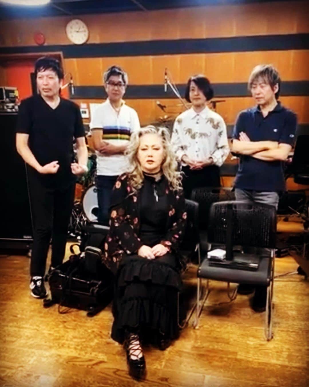JILLのインスタグラム：「FC生配信を致しました。 アーカイブ見てね〜👋  ———————————— #09月30日billboardlive横浜 #歌えるJ-POP黄金のヒットパレード決定版 #10月03日billboardlive大阪 #10月29日REDROCKS #11月03日西条市ストーンハンマー #11月04日西条市こけら落とし  ———————————— #jillpersonz  #personz  #youtubepersonzチャンネル #note  #jillpersonz  #エアプレ #JILLプレ #ラジオ高崎 #三味線jill屋」