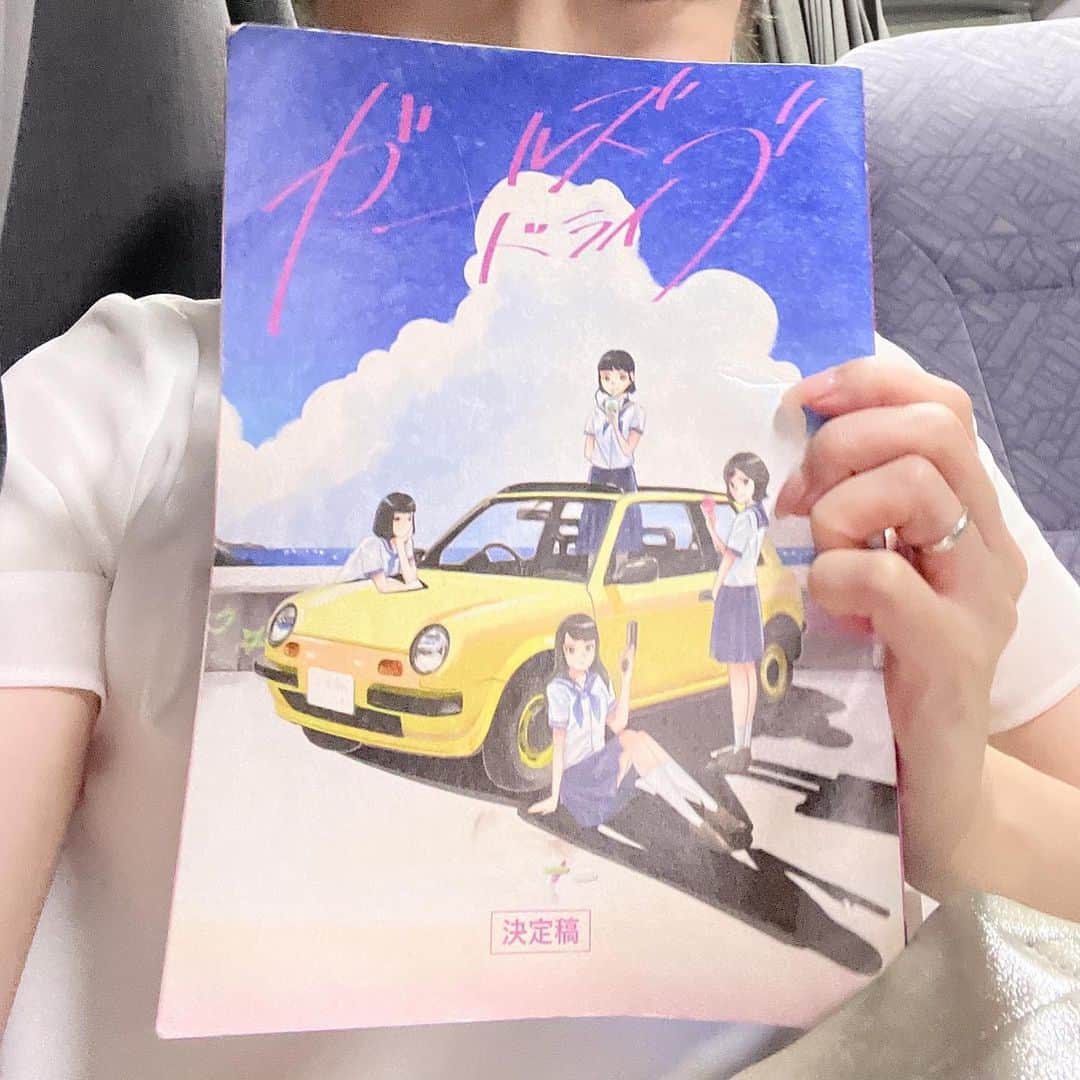 西丸優子のインスタグラム：「１１月公開の映画　#ガールズドライブ に出演いたします。 AKB48の　#小栗有以 さん演じる主人公、小春の母親役です。  girls-drive.com  #AKB48」