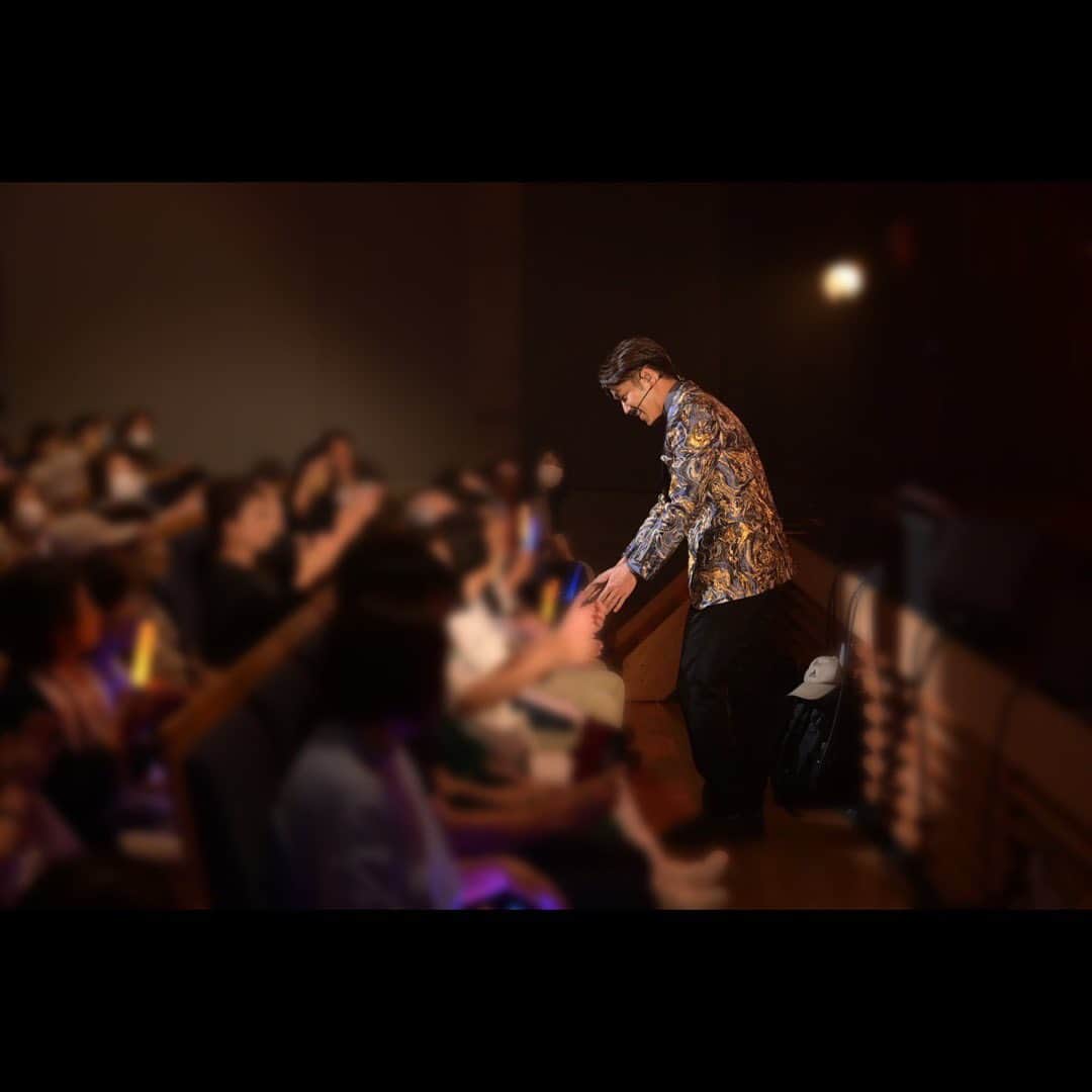 中澤卓也さんのインスタグラム写真 - (中澤卓也Instagram)「中澤卓也 演歌・歌謡曲ツアー2023 島根県芸術文化センター グラントワ🎤✨  Date 2023/09/24. Photo by @shirahara   2年ぶりにお邪魔した島根のグラントワ、今回も楽しかったです😎 演歌・歌謡曲ツアーも、いよいよ明日の熊本でツアーファイナル😭 最後のステージも、皆さん宜しくお願いします🙇‍♂️  #演歌歌謡曲ツアー #全国ツアー #島根県 #島根県芸術文化センターグラントワ #おもひで #白原写真館 #ありがとうございました #handsmade #陽はまた昇る #中澤卓也」9月27日 14時07分 - takuya_nakazawa.118