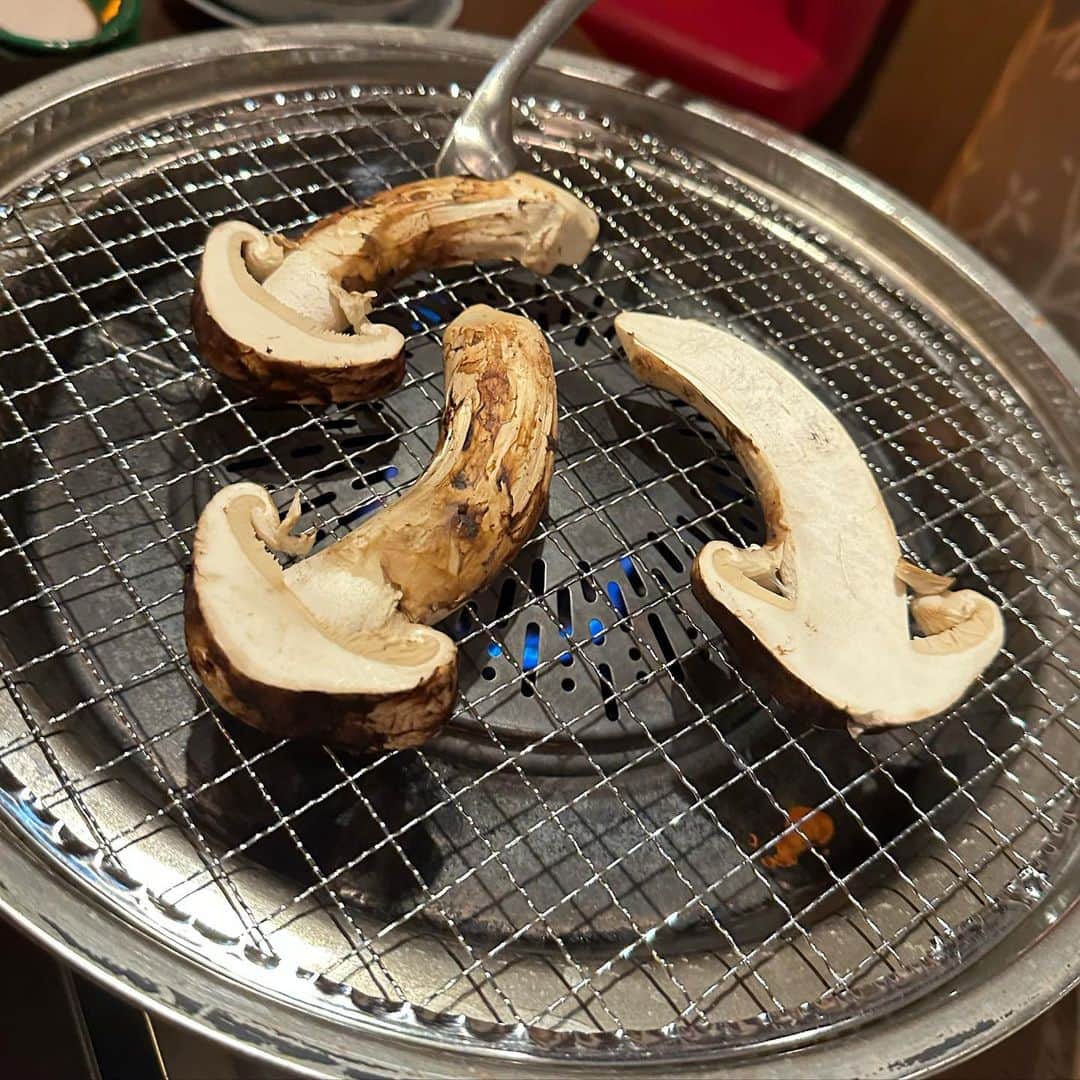 井上公造さんのインスタグラム写真 - (井上公造Instagram)「河豚の店に行くのは、今年初かも？季節的に松茸もあって、最高！てっさもいいけど、焼きふぐは美味いよね😋  #大阪グルメ   #完全会員制  #場所極秘   #大阪とらふぐの会premum」9月27日 14時21分 - inouekozo39