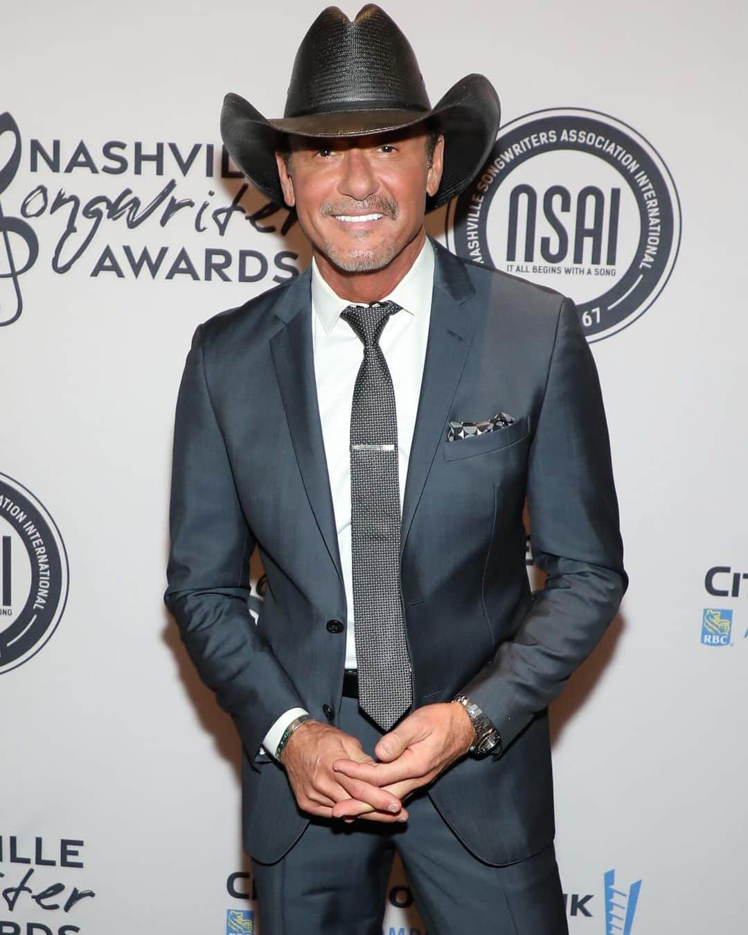 Just Jaredさんのインスタグラム写真 - (Just JaredInstagram)「Tim McGraw attended the 2023 Nashville Songwriter Awards with his daughter Audrey. During the event, Tim was honored with the NSAI President's Keystone Award. #TimMcGraw #AudreyMcGraw Photos: Getty」9月27日 14時27分 - justjared