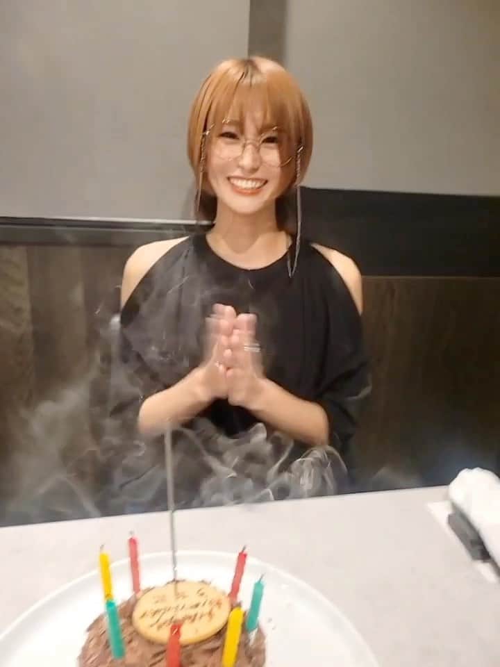 のインスタグラム：「. . . 先日、あーのちゃんとぽにょが 誕生日サプライズ🍰をしてくれた😂🩷  嬉しい……ありがとう…🥲✨✨  写真たくさんあるからまた載せます！ とりあえず嬉しそうなうさこをリピート再生  #fashion #styleinspo #ootd #outfitoftheday #whatiwore #shoppingaddict #instafashion #currentlywearing #instastyle #fashionista」