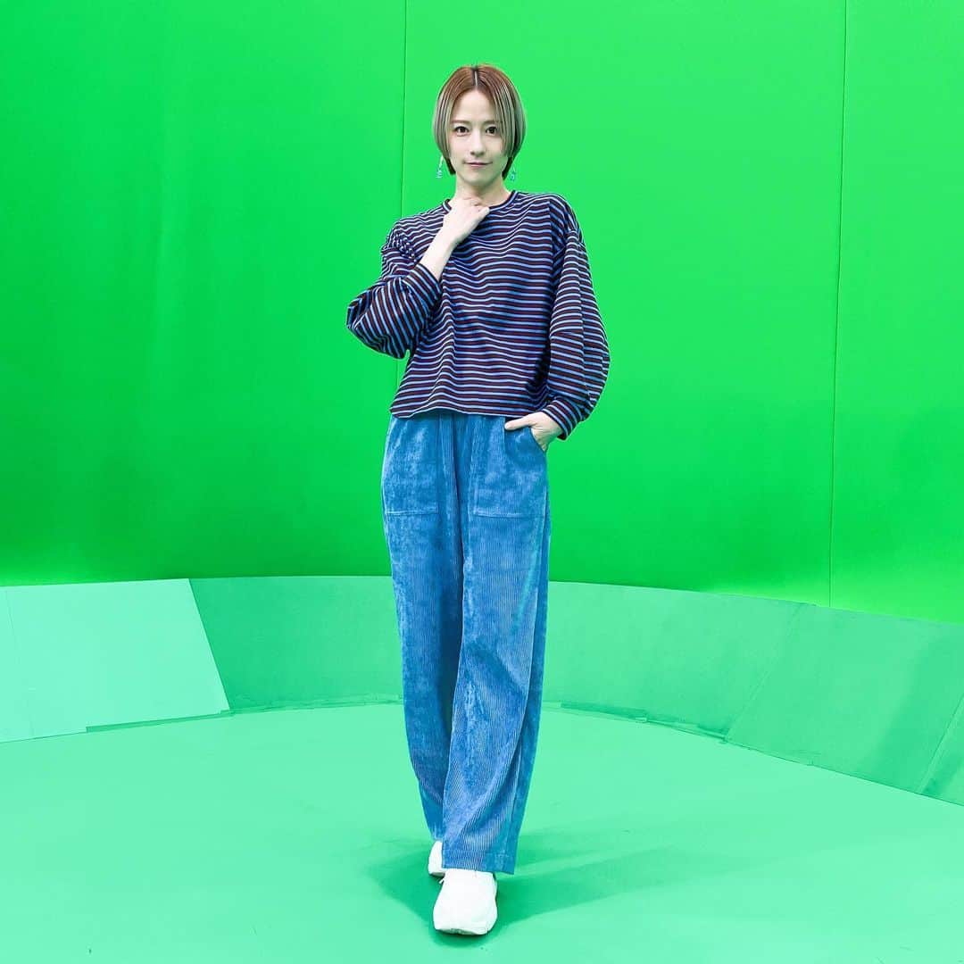 のインスタグラム：「ㅤㅤㅤㅤㅤㅤㅤㅤㅤㅤㅤㅤㅤ 『BSイレブン競馬中継 SUNDAY』 (2023.09.17分)のお衣装です☻ ㅤㅤㅤㅤㅤㅤㅤㅤㅤㅤㅤㅤㅤ #衣装戦隊ミヤジマン  プルオーバー&パンツ♥︎#lemelange  ㅤㅤㅤㅤㅤㅤㅤㅤㅤㅤㅤㅤㅤㅤㅤㅤㅤㅤㅤㅤㅤㅤㅤㅤㅤㅤ 💙💙💙 ㅤㅤㅤㅤㅤㅤㅤㅤㅤㅤㅤㅤㅤ スタイリストさん→ @stylist_sanae_ymsk_  #bs11 #bsイレブン競馬中継 #競馬 #umajo #宮島咲良 #ミヤジマン #ぼっち戦隊ミヤジマン」