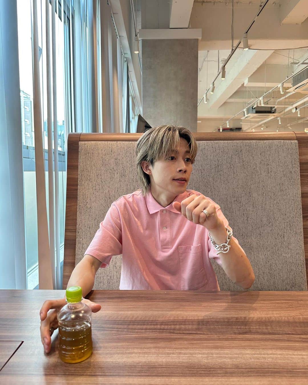 のインスタグラム：「もう半袖じゃ寒いね 嬉しい人もいれば悲しい人もいると思うけど わたくしは嬉しい派です。 秋冬バンザイ。  #外すっずしぃ〜〜」