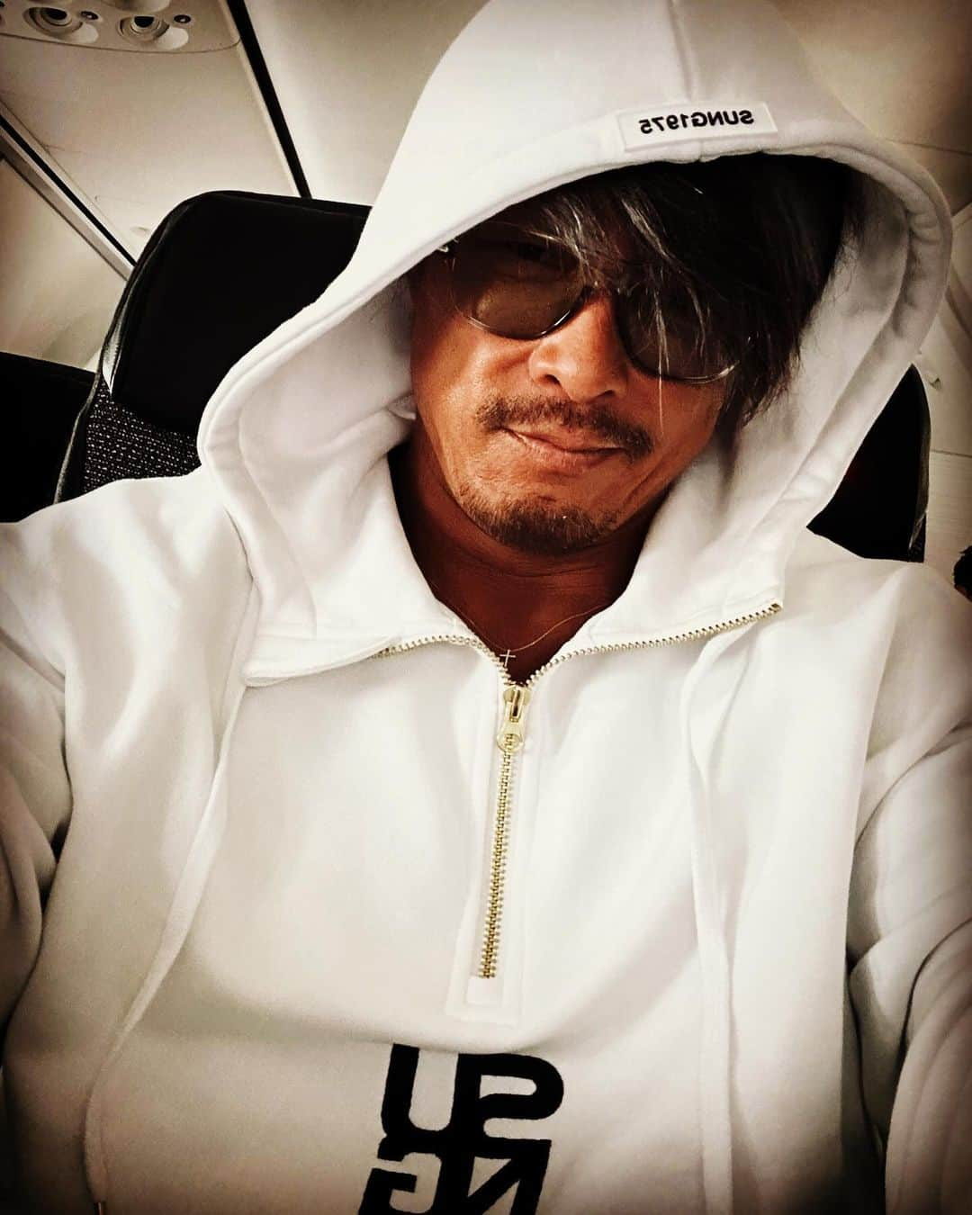 秋山成勲のインスタグラム：「SUNG HALF ZIP HOODIE [WHITE] / ONE SIZE  SALE ‼️ @sung1975_official」