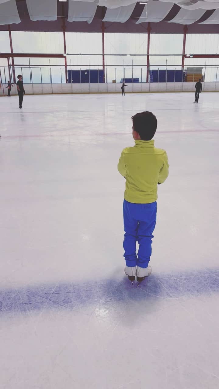 ケルシュティン・フランクのインスタグラム：「👏🏼👏🏼congrats Vincent 👏🏼👏🏼 new owner of a brand new Axel 🤗  • • • #figureskating #happy #lovemyjob #singleaxel #figureskatingcoach」