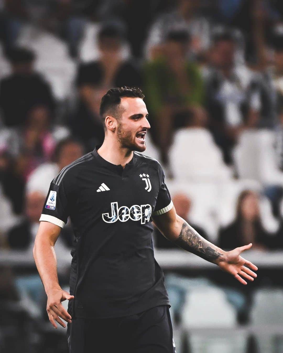 ユヴェントスFCのインスタグラム：「4️⃣⚪️⚫️」