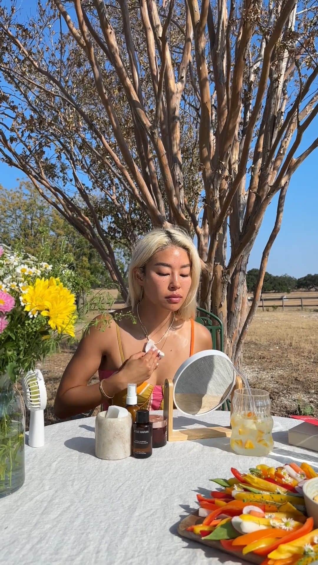 ジョジー・マランのインスタグラム：「Any given day with @rrayyme means glowing skin is definitely on the itinerary. 🗒️✨ Today we have nutritious snacks, hydrating bevvies, and our favorite moisturizing skin essentials like Triple Hydroxy and Whipped Face Butter. ✨ What could be better?」
