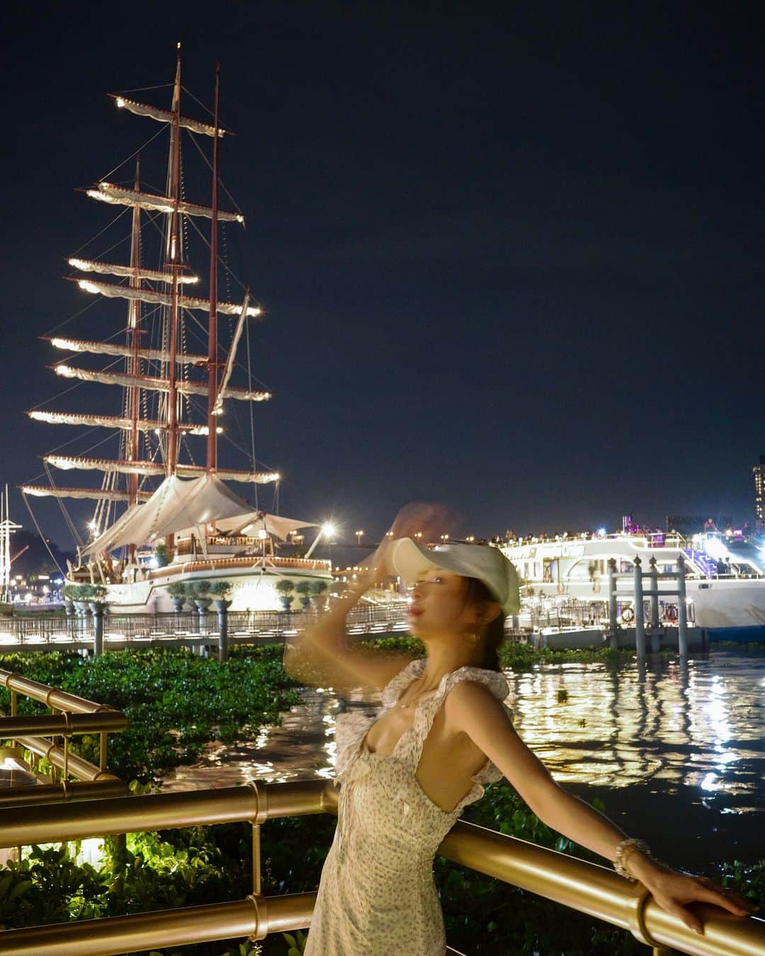NueNueさんのインスタグラム写真 - (NueNueInstagram)「在湄南河的浪漫晚餐✨🌙🚢#thailand#bangkok #thecrystal」9月28日 0時37分 - iop_1004