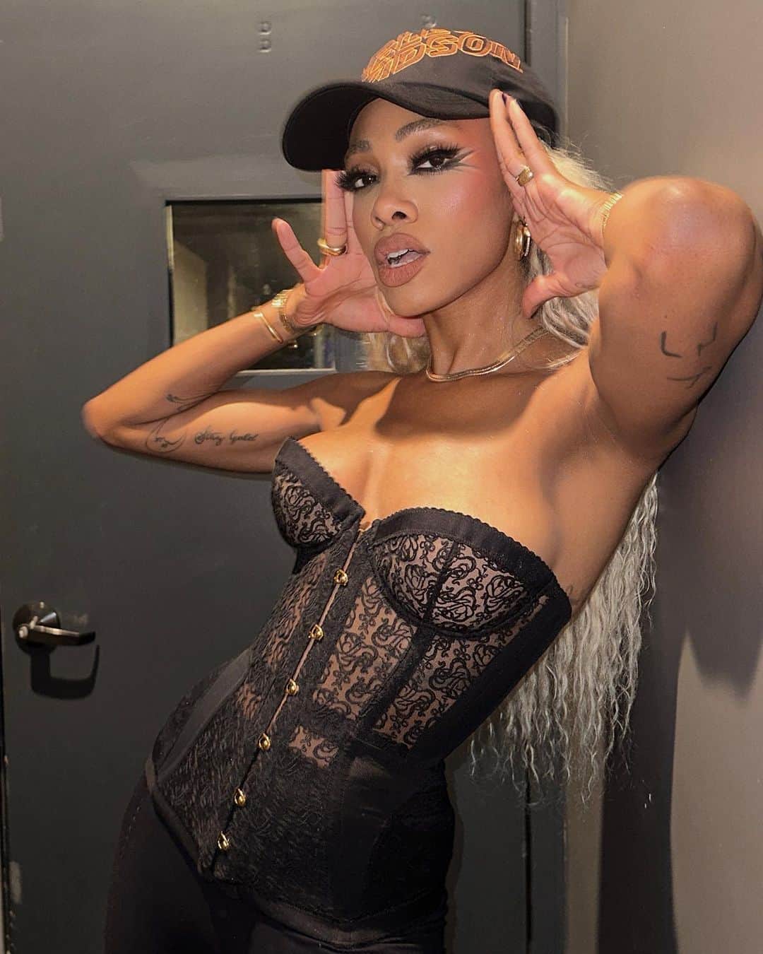 Agent Provocateurさんのインスタグラム写真 - (Agent ProvocateurInstagram)「Maad Style  @ShesMaad looked incredible in her Mercy corset for her recent LA performance.  Mercy is a true go-anywhere piece. Her timeless shape and ultra-luxe detailing will take you from boudoir to dinner to dancefloor, without missing a beat.  Tap to explore Mercy.  #KnickersForever #AgentProvocateur」9月28日 0時45分 - agentprovocateur