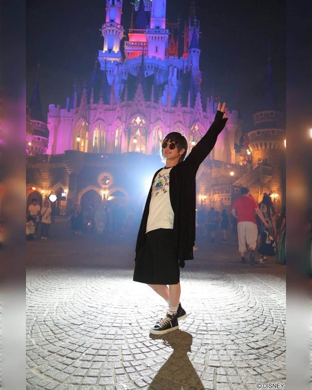 一聖さんのインスタグラム写真 - (一聖Instagram)「⁡ ⁡ ⁡ 一瞬の魔法を永遠に… ⁡ ライブの次の日って余韻でまた幸せじゃん！ Disneyも同じなんだよね。 僕らの願いが叶ってそれが続いていくといいな。 1.20に証明してみせたい！！！ ⁡ #ディズニーランド40周年 #dreamgoround  #DisneyPHOTO #東京ディズニーリゾートアプリ #フォトマップ #フォトキーカード #シンデレラ城 #城裏  #disneyphotography #ディズ兄さん #BugLug #一聖 #DreamRush」9月28日 0時47分 - buglug_issei