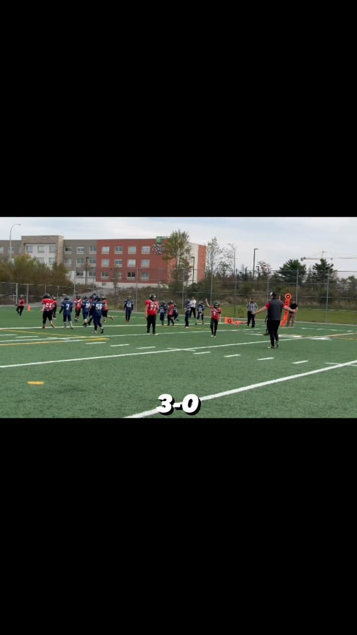 チャド・マイケル・マーレイのインスタグラム：「3-0 Keep growing and learning. Blessed to be a part of the team🏈 Good kids.  Note- You usually learn more from the bad plays than you do from the good ones. Ex- Our boy could fist pump here because he learned from a bad play he had earlier in the game. Keep grinding. Dont ever get too down on yourself for a “bad” play, instead, learn from it and go fist pump the next time💪🤙」