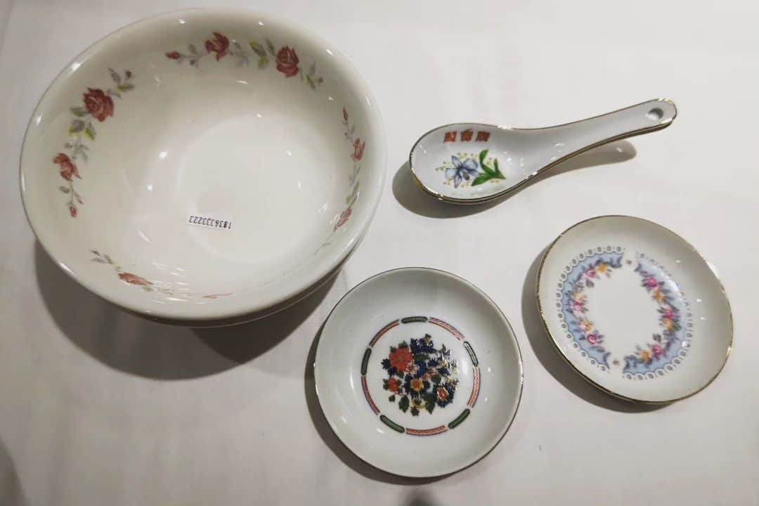 伊藤修子さんのインスタグラム写真 - (伊藤修子Instagram)「食器はそんなに大量には買っていませんが。レンゲは台北のアンティーク屋ですがそれ以外は郊外です。」9月28日 0時55分 - itoshuko