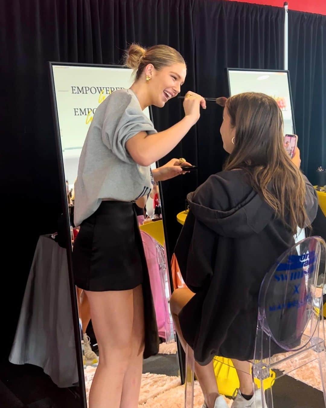 Sports Illustrated Swimsuitさんのインスタグラム写真 - (Sports Illustrated SwimsuitInstagram)「College Tour stop two at @TheUniversityofCincinnati was a success with our Partner @Maybelline💄✨. Together we provided Brave Together trainings, which focused on teaching students skills to support peers who may be struggling. Models Ellie Thumann, Sixtine Rouyre and Christen Harper helped spread the message of mental health awareness. Students also had fun getting headshots and glam touch-ups from professional makeup artists—See you soon UCF!  #BraveTogether #MaybellinePartner #BeYouWomensEmpowermentTour」9月28日 1時07分 - si_swimsuit