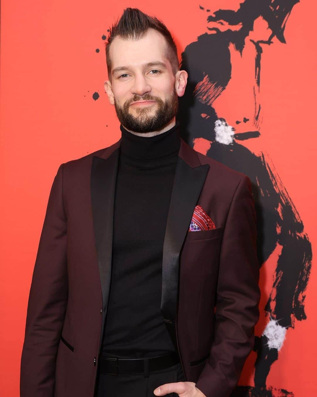 マイケル・ジャクソンのインスタグラム：「Ryan Vandenboom is a ensemble member of the @mjthemusical cast. He has appeared in FX TV’s dance drama “Fosse/Verdon” and in the Chicago production of the musical “Hamilton”. Hit the link in stories to get your MJ tickets now for Broadway performances through May 26, 2024.」