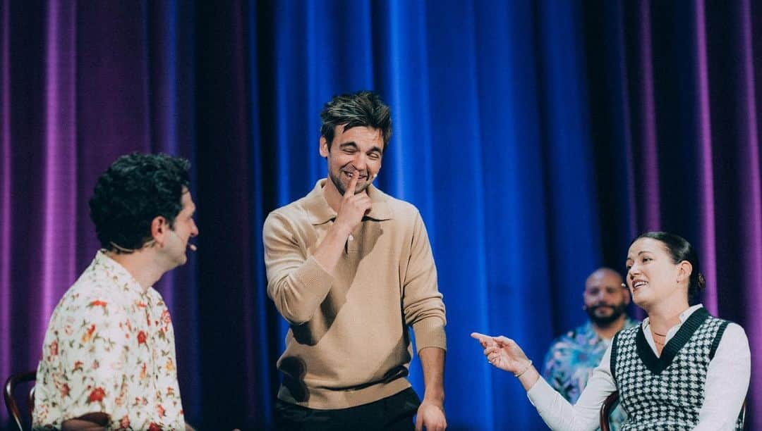 ベン・シュワルツさんのインスタグラム写真 - (ベン・シュワルツInstagram)「It still doesn’t quite feel real but we did it. Ben Schwartz & Friends, an improv show that I started 14 years ago (originally named Snowpants), performed at Radio City Music Hall. It was the first ever improv show to headline that theatre. We made up a show on the spot for 6000 people. Such an incredible night. Thank you to 3 of the greatest improvisers in the world @drewtarver @captdope & @jessjessmckenna for joining me and absolutely crushing that stage. Thank you to the kind and talented @davidhjacobson for taking photos and documenting the night. And thank you to every single person who was in that audience. Means so much to me that all of you showed up. I’ll never forget it. All this for some make ‘em ups. ❤️」9月28日 1時02分 - rejectedjokes