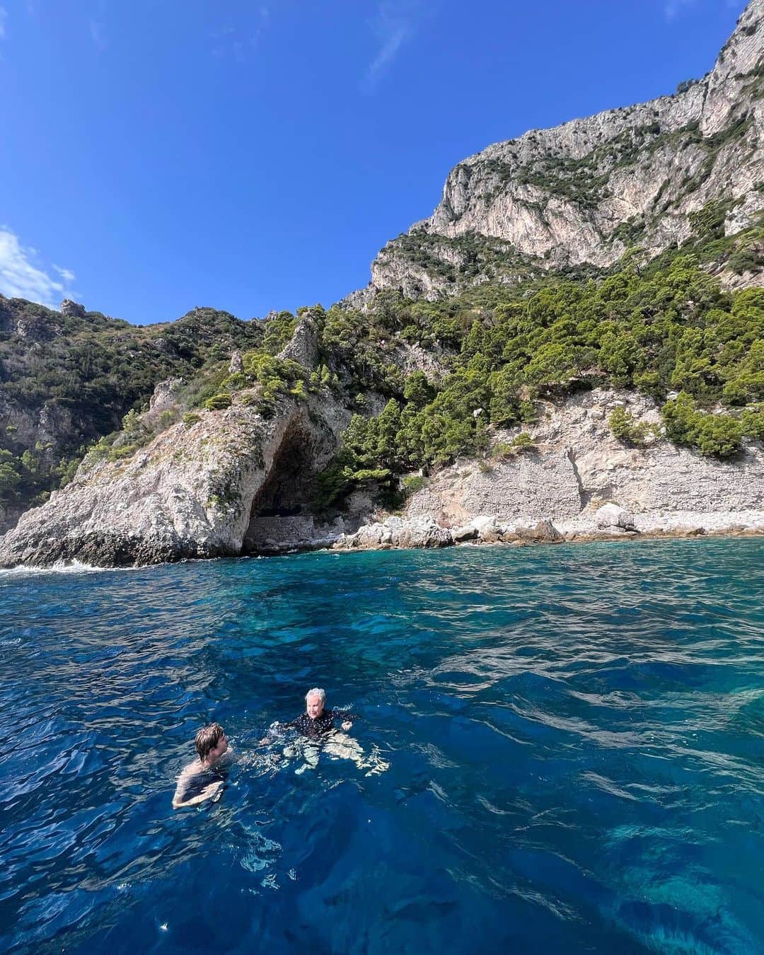 マイア・ミッチェルさんのインスタグラム写真 - (マイア・ミッチェルInstagram)「When mum tells you to meet her in Amalfi you do what she says!」9月28日 1時04分 - maiamitchell