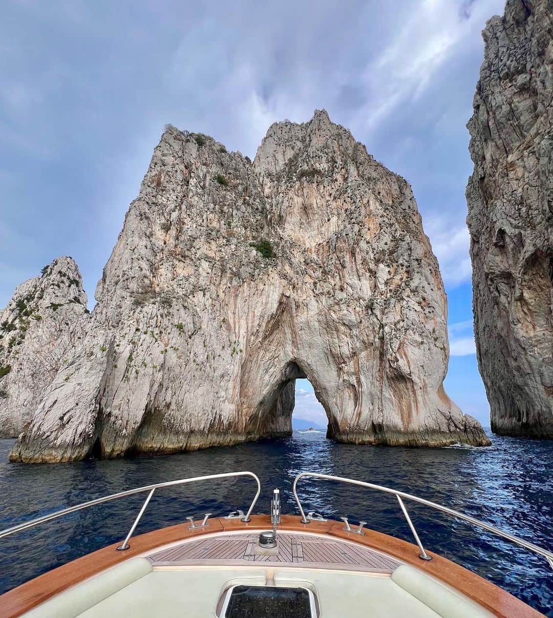 マイア・ミッチェルさんのインスタグラム写真 - (マイア・ミッチェルInstagram)「When mum tells you to meet her in Amalfi you do what she says!」9月28日 1時04分 - maiamitchell