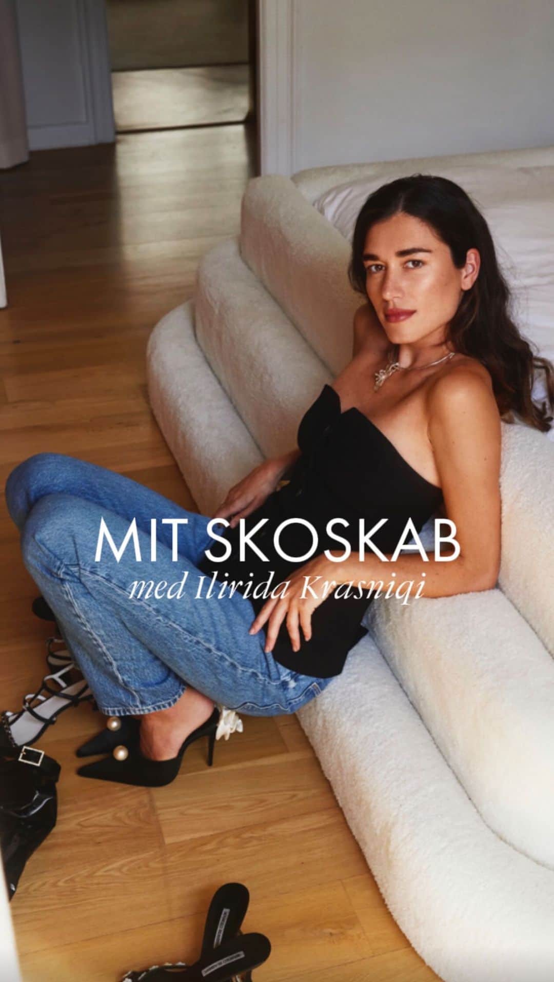 ELLE DKのインスタグラム：「Influent @iliridakrasniqi tester altid sine stilletter på sin cykel, så hun ved, de kan holde til turen. Kom med indenfor her, og se hele Iliridas skoskab i ELLEs store fødselsdagsnummer, hvor vi har besøgt fire personer for at gå på opdagelse i deres samling af lækkert fodtøj.  Video: @tueblichfeldt」
