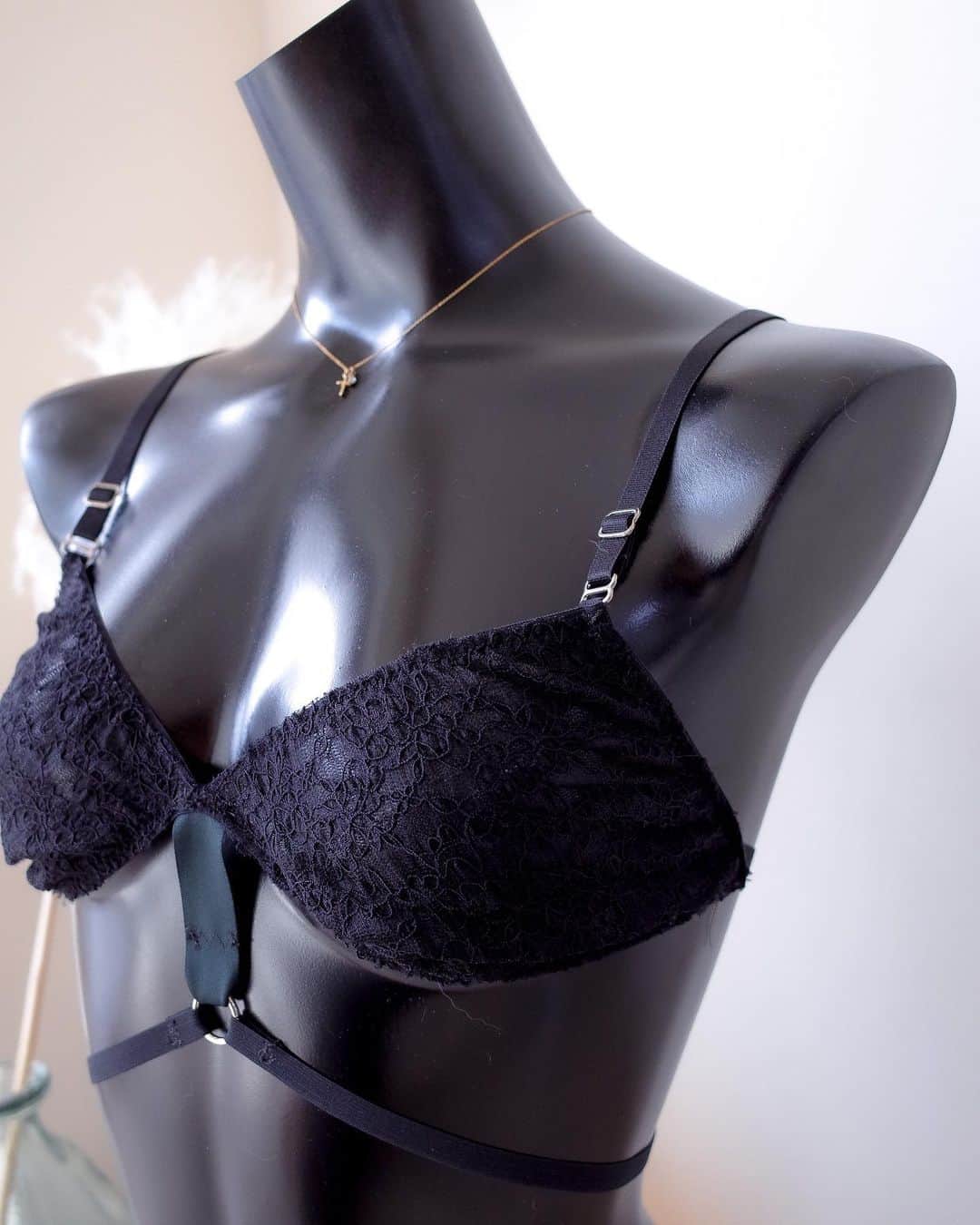 senanoLINGERIEのインスタグラム：「((( Product )))  Harness net bra Asymmetry shorts  Black  Order▶︎BASE / LINE  #デートの時も眠る時も  #いつでも楽で色っぽく #senanoLINGERIE」