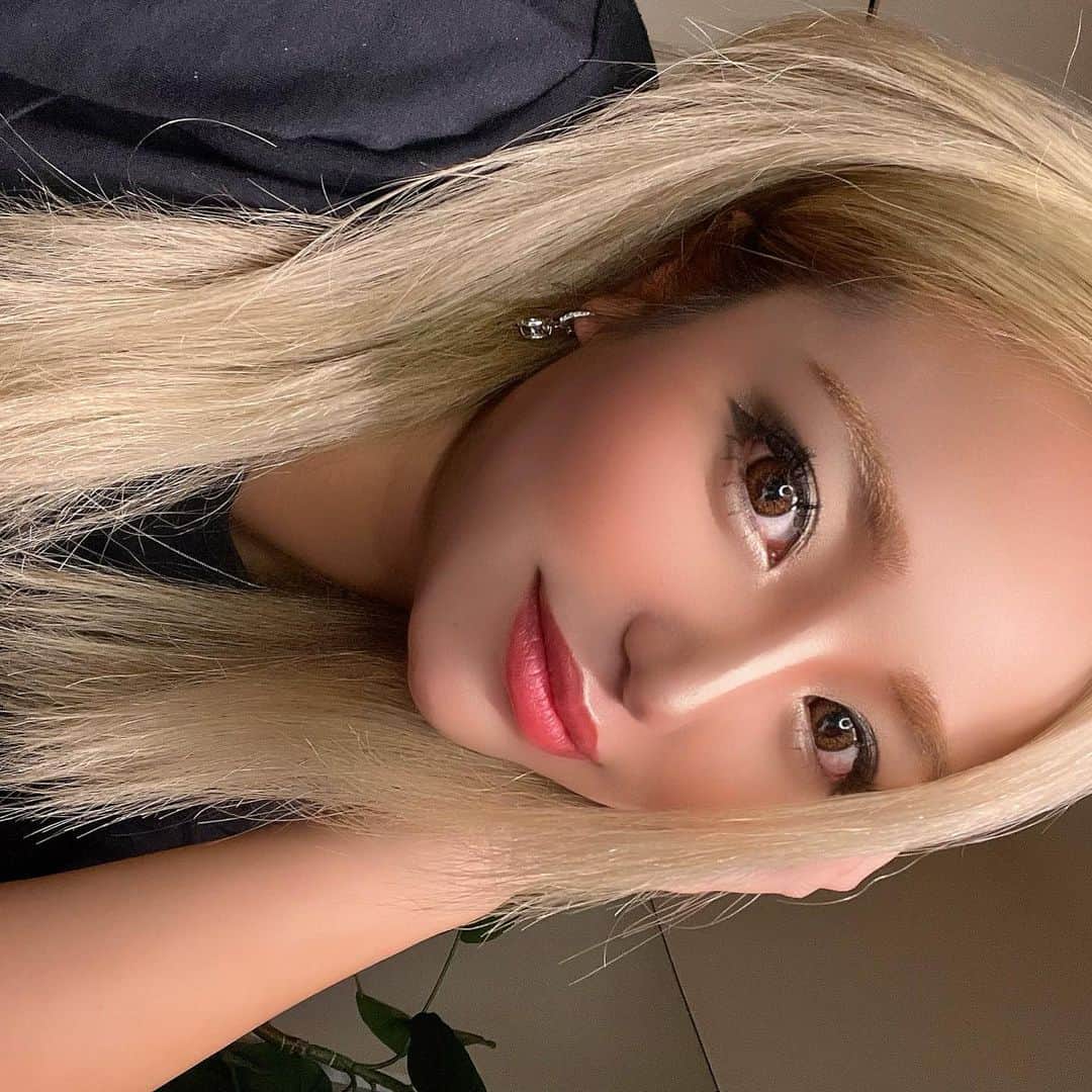 MII MAMAのインスタグラム：「. . . 😪🫧 —————————————— 🔎White Style mi mama 良かったらチャンネル登録お願いします🙇🏽‍♀️ #YouTube#ユーチューバー#主婦ユーチューバー#MIIMAMA#チャンネル登録お願いします#2児ママ#年子ママ#ギャルママ#ぎゃるまま#アラサーママ#アラサー#30代#30代ママ#ホワイトインテリア#モノトーンインテリア#シンプルな暮らし#収納#ホワイト収納#イチナナ#イチナナライバー#専属ライバー#主婦ライバー#17LIVE#主婦YouTuber#ママYouTuber#ママライバー#幼稚園ママ#小学生ママ」
