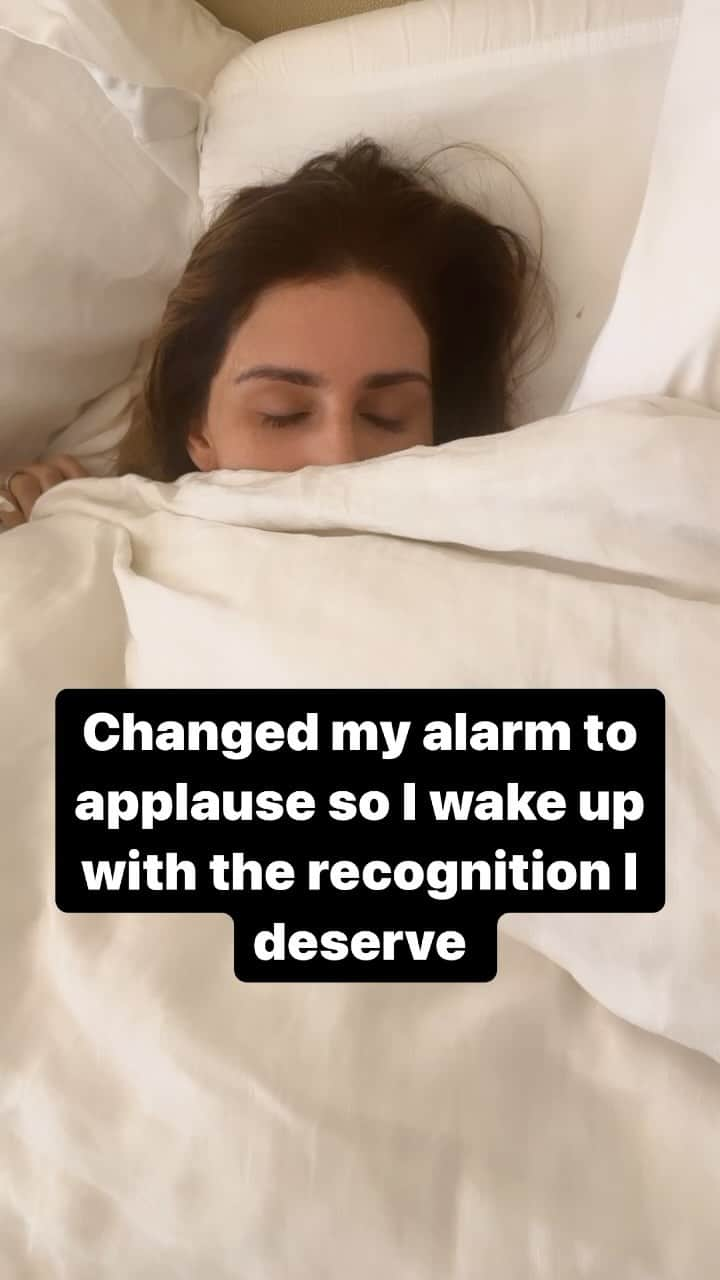 Alexia Clarkのインスタグラム：「Who else is going to change their alarm?! ⏰ tell me below!   www.Alexia-Clark.com   #morning #applause #wakeup」