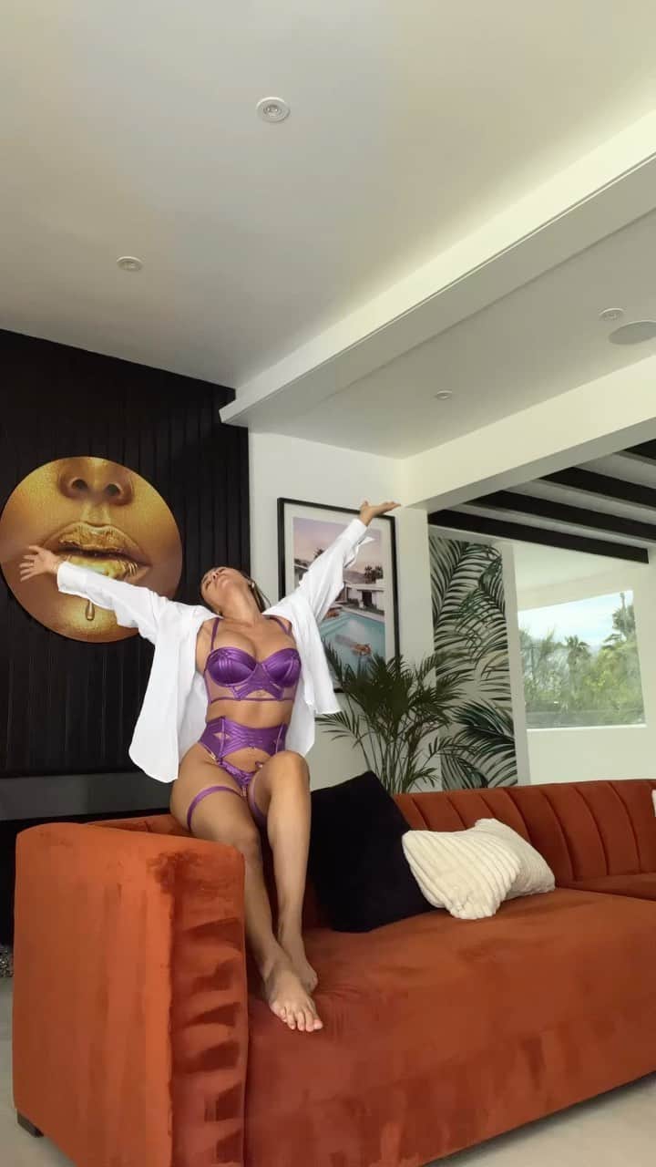 アナ・チエリのインスタグラム：「Halloween Collection 👻😈🎃 by @honeybirdette」