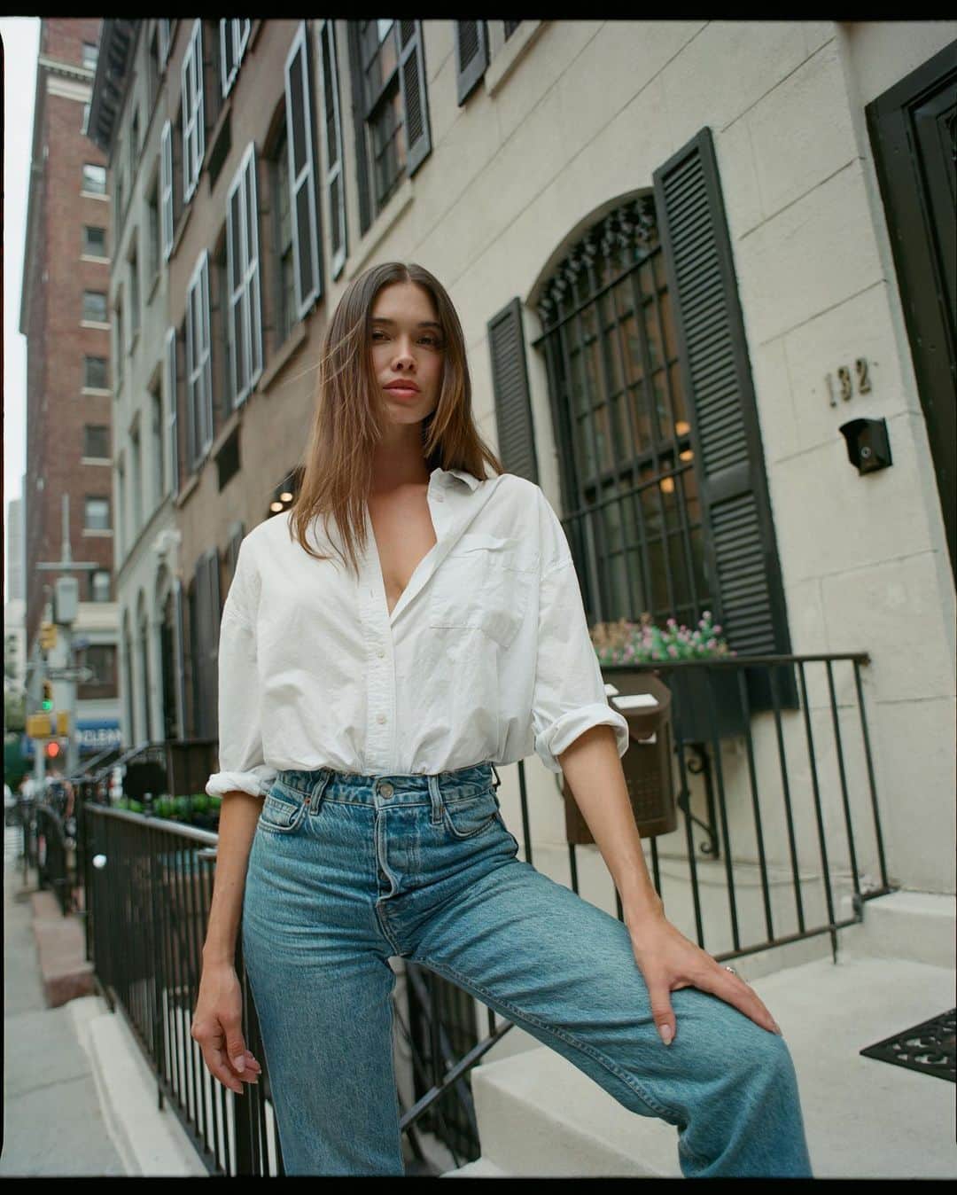 ギーザ・ラガースのインスタグラム：「Film in the city with @olenkakotyk」