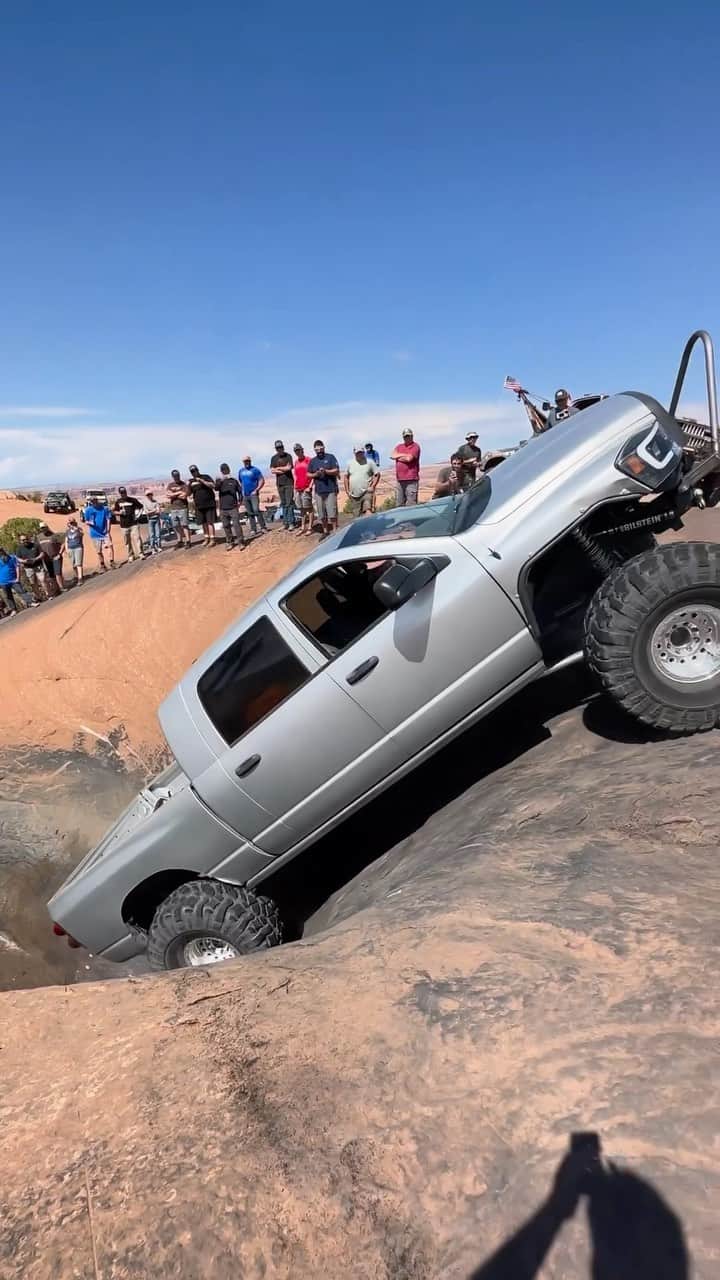 Truck Hubのインスタグラム：「Mega cab on 44s showing how it’s done 🔥💪@megahemi07  - #hemi #dodge #ram #cummins #diesel #truck」