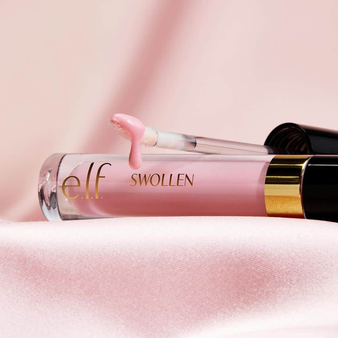 e.l.f.さんのインスタグラム写真 - (e.l.f.Instagram)「It’s time to serve the pillowy pout of your dreams, courtesy of @jennifercoolidge. 🤩  The ✨ NEW ✨ Dirty Pillows Lip Kit is the ultimate trio for creating Jennifer’s signature nude lip look: a plumped-up, shiny pout in a rosy pink shade. 💋  The e.l.f. x Jennifer Coolidge Dirty Pillows Lip Kit ($25) includes: 💖 O FACE Satin Lipstick in new shade 'Dirty Pillows' (rosy pink) 💖 Lip Plumping Gloss in new shade 'Swollen' (creamy light pink) 💖 Cream Glide Lip Liner in new shade 'Fill Frontal' (neutral brown) 💖 An e.l.f.ing iconic mirror embellished with "Lips are the mirror to your soul"  🌟 AVAILABLE NOW 🌟 but only for a limited-time! Exclusively on elfcosmetics.com and the e.l.f. app for US, Canada and UK residents. 🇺🇸🇨🇦🇬🇧   #elfcosmetics #eyeslipsface #elfingamazing #crueltyfree #vegan #limitededition」9月28日 1時32分 - elfcosmetics