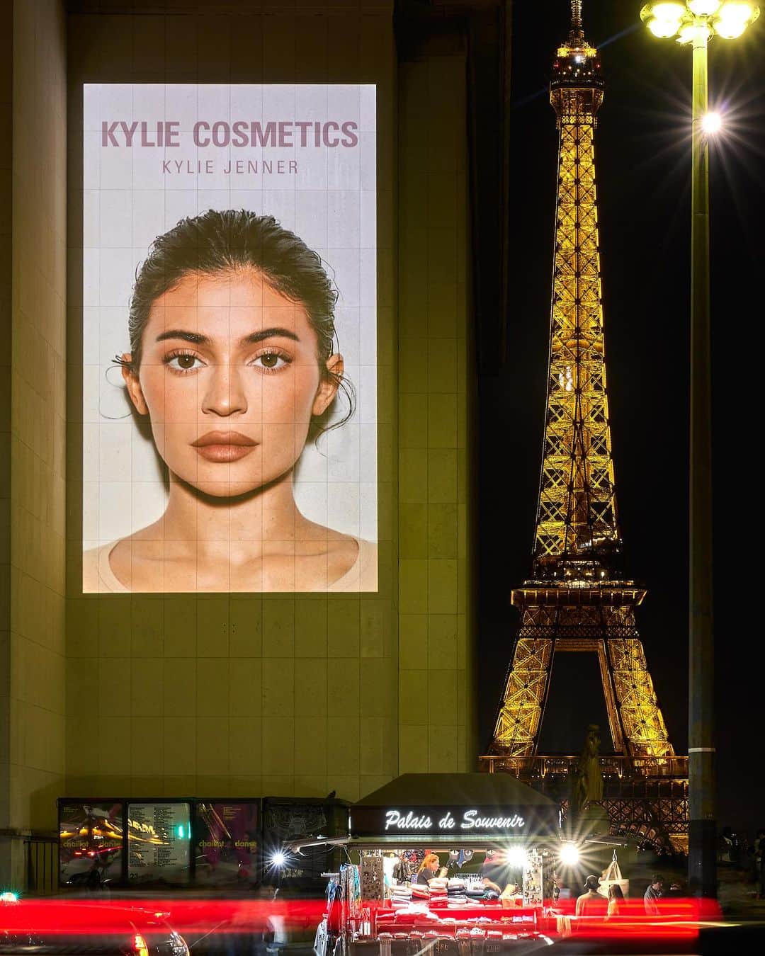クリス・ジェンナーさんのインスタグラム写真 - (クリス・ジェンナーInstagram)「Kylie’s Power Plush Longwear Concealer just launched at KylieCosmetics.com 🤍🤍 @kyliejenner @kyliecosmetics」9月28日 1時35分 - krisjenner