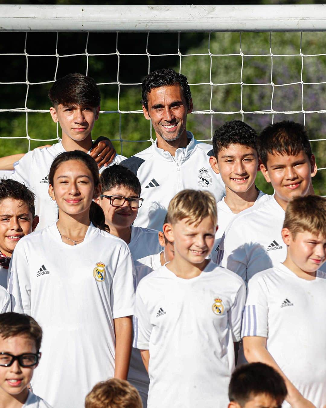 アルバロ・アルベロアさんのインスタグラム写真 - (アルバロ・アルベロアInstagram)「🙌 ¡@Arbeloa saludó a los participantes de uno de nuestros clínics!  ⚽ Más de 50 niños se entrenan esta semana en la Ciudad Real Madrid con el apoyo de @WakatakeGroup  #FundaciónRM | @realmadridacademy」9月28日 1時45分 - arbeloa