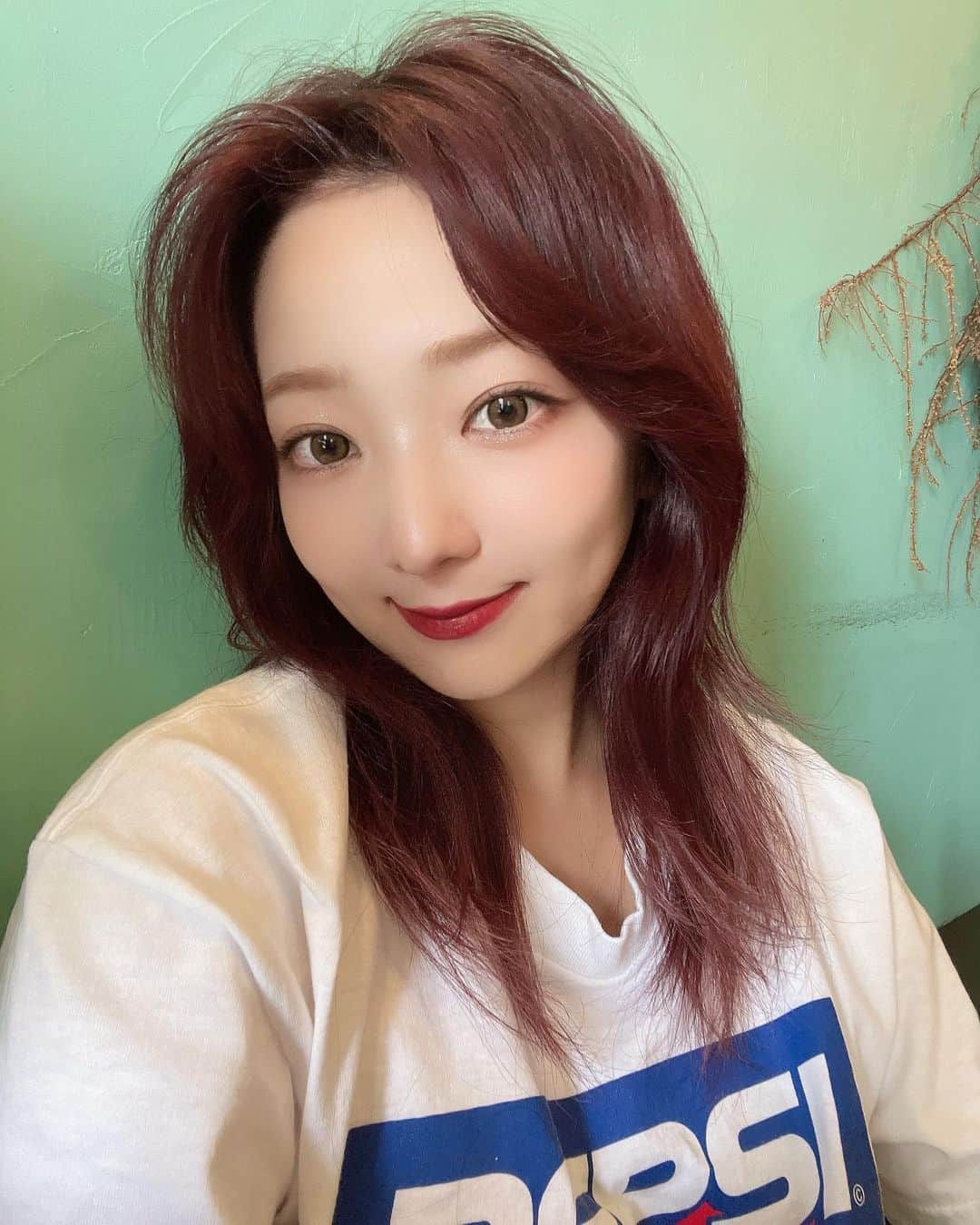 斉藤夏海のインスタグラム：「早く髪伸びないかな〜〜〜の顔🙂 そろそろトレーナープリント始めないとねぇ📦🧱」