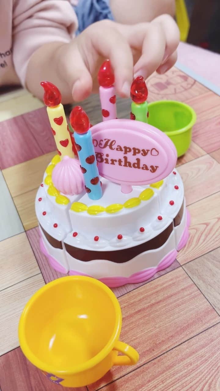 のインスタグラム：「娘からの素敵な誕生日w  #happybirthday  #3歳児 #3歳児ママ」