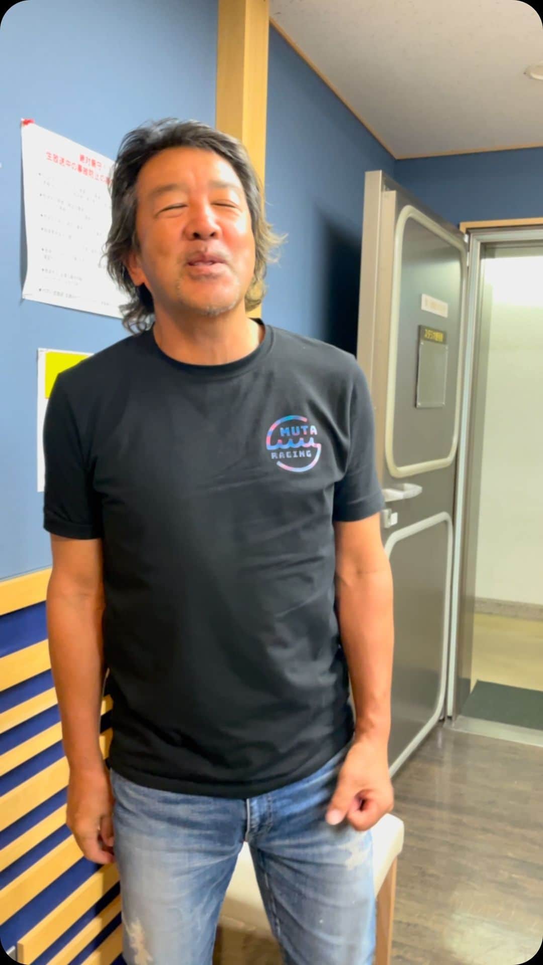 のインスタグラム：「今日も17時から生放送！！ FM愛知イブニングストリート よろしくお願い致します。  #FM愛知 #イブニングストリート #黒岩唯一 #ラジオ #ラジオ付きと繋がりたい #生放送 #807 #霜降り明星 #せいや #ラジ王 #優勝 #歌ってみた」