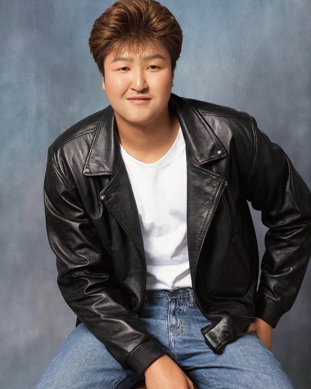 イ・グクジュのインスタグラム：「남자로 태어나도 답이없네🤔 지금이 더 나은거 같기도 하고... 근데..동생아 @seon9yu_ 그냥 너 아니니 와 피는 못속여..🤣 ㅋㅋㅋ  그리고 나는 미국이 안맞나봐.. #90년대미국오빠」