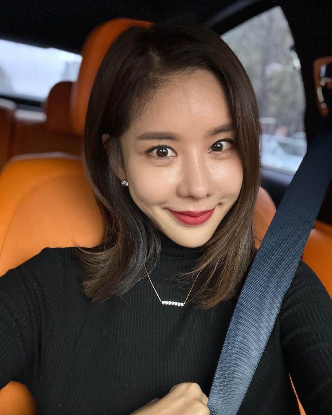 キム・ジュニのインスタグラム：「이제 추석 연휴시작!!😍 우리 인친님들 모두 행복한 명절보내시고 저는 돌아오는 10월 스케줄 슬쩍 흘리고 갑미동!  10/4 (수) 말랑츄슬리닝팬츠/루즈셔츠/핀턱와이드슬렉스 소량오픈 10/6 (금) 코듀로이 볼캡ver2  10/11 (수) 파리트렌치코트 10/13 (금) 포근백  요기까지 스포! 확정된 일정들이니 잘 메모해두셨다가 놓치지 마세요!!  해피추석입니다아♥️♥️♥️」