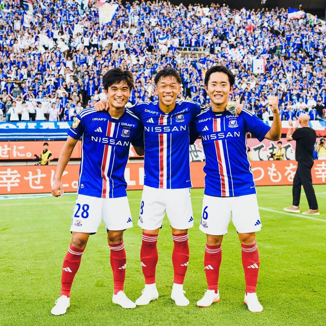 横浜F・マリノスさんのインスタグラム写真 - (横浜F・マリノスInstagram)「The players who command the midfield 🧠🫡 #fmarinos #渡辺皓太 #喜田拓也 #山根陸」9月27日 17時11分 - yokohamaf.marinos