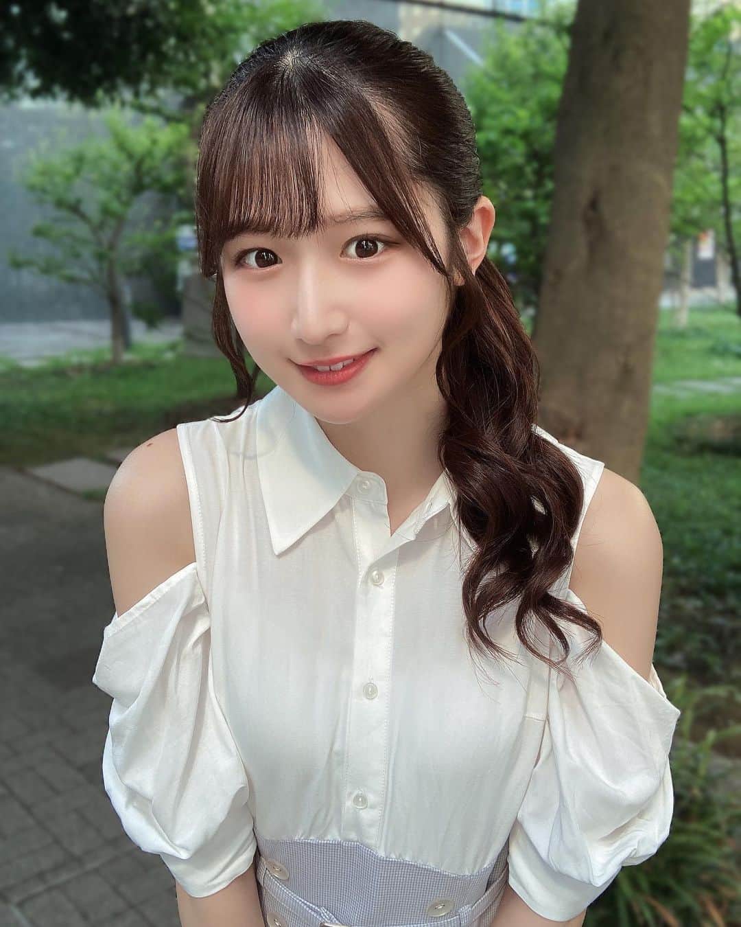 のインスタグラム：「🐤告知🐤 本日9/27(水)発売の『IDOL AND READ 036』に掲載させて頂きます！  なんとインタビューと撮り下ろし写真全16ページも！  普段あんまり皆に話してないことや、幼い頃・学生の頃の話などさせて頂きました！写真はポニーテールの爽やかなことりさんって感じ！ぜひ誌面をチェックしてみてね🫶  #アイドル #idol」