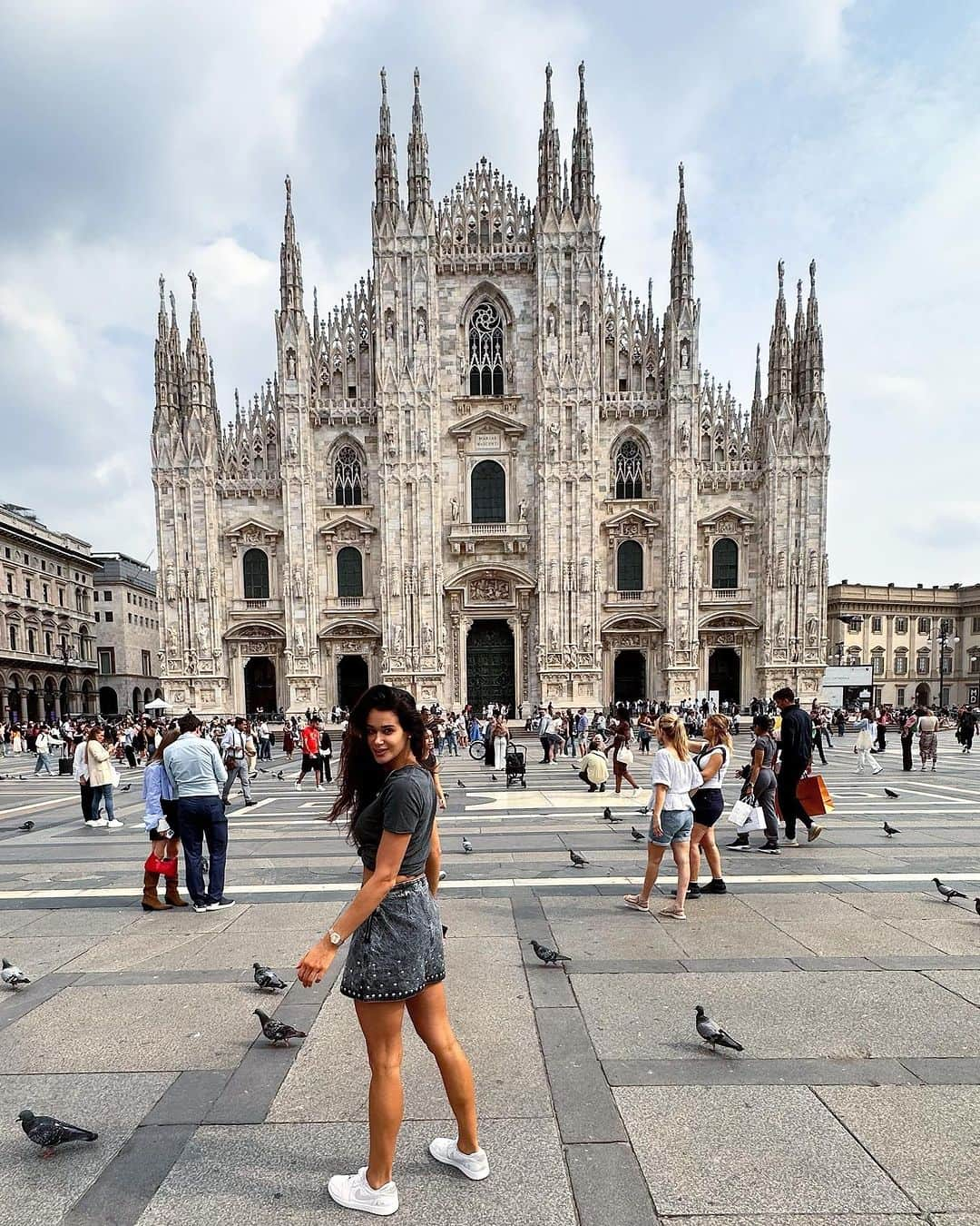 ステファニー・ダナさんのインスタグラム写真 - (ステファニー・ダナInstagram)「Things I want to remember from my 1st time in Milan/ Milan fashion week ☺️🫶 (in no particular order):  Gelato 🤤, @missbikiniluxe ❤️❤️, all the dresses 😍, the rain/ failing to understand weather🙈, eating raw salmon every single day ❓haha, the best tourist attractions — and not pictured, but having Starbucks everyday because I missed it from the states/ Japan!! 😅」9月27日 17時13分 - smdana