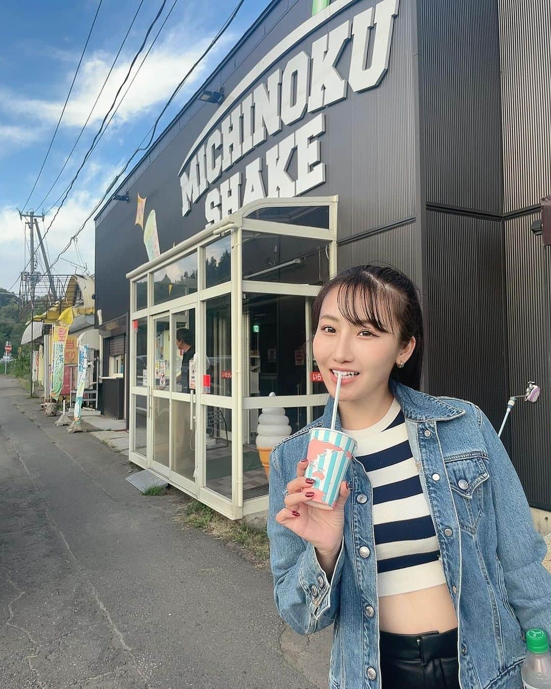 熊谷麻音さんのインスタグラム写真 - (熊谷麻音Instagram)「私も大好きな  #みちのくシェーク ✨🥰  青森の人気のドライブスポット🚗³₃  免許をとったらまず行く所🤭💓て感じだったなあ🤭  300種類くらいのシェークがあっていつも めっちゃ迷う！クレープも焼きそばパンも 美味しいよん😋   #青森観光  #みちのくシェーク  #青森市   #青森旅行  #青森グルメ  #青森市カフェ  #青森県  #浅虫  #青森市グルメ」9月27日 17時13分 - mao_kumagai