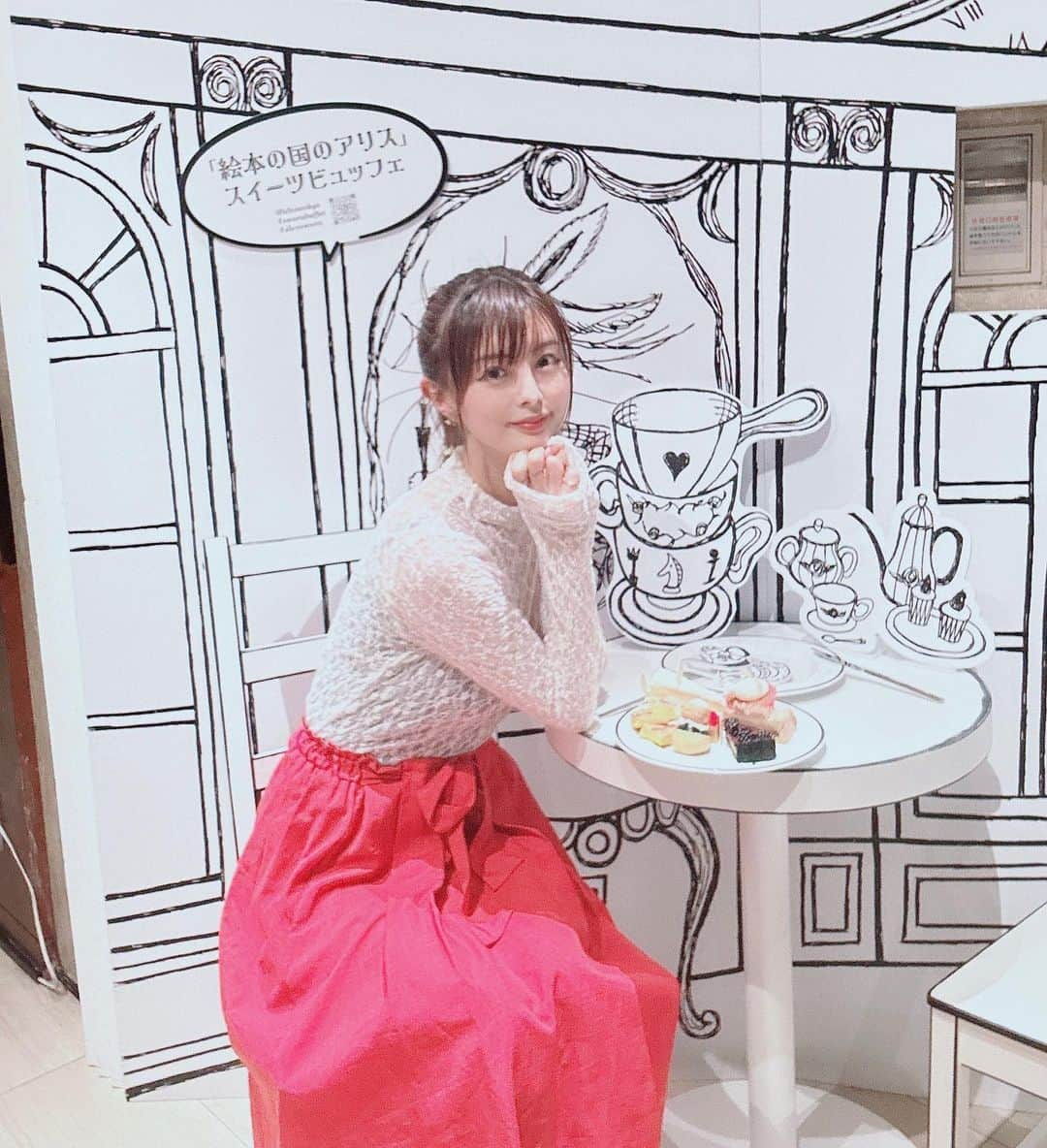 satomiさんのインスタグラム写真 - (satomiInstagram)「☕️🐹🍰🧁 ・ 今日はヒルトン東京のマーブルラウンジでスイーツビュッフェ🍰 ・ めちゃくちゃ可愛い…♥️♠️絵本の国のアリスがテーマだよ♠️♥️11/16までだよー💨💨 ・ スイーツ以外にもお食事も沢山あるのは嬉しい☺️わたしはマロン系とカボチャとメインで攻め笑 大好きなアイスも食べました🍨 ・ メルヘンすぎて女子力取り戻しました！あーーディズニー行きたい🥹🫧🫧 ・  #PR #ヒルトン東京  #マーブルラウンジ  #スイーツビュッフェ  #アリス  #スイーツ #新宿ビュッフェ #ホテルビュッフェ #新宿グルメ #新宿ディナー」9月27日 17時23分 - saatoomii47