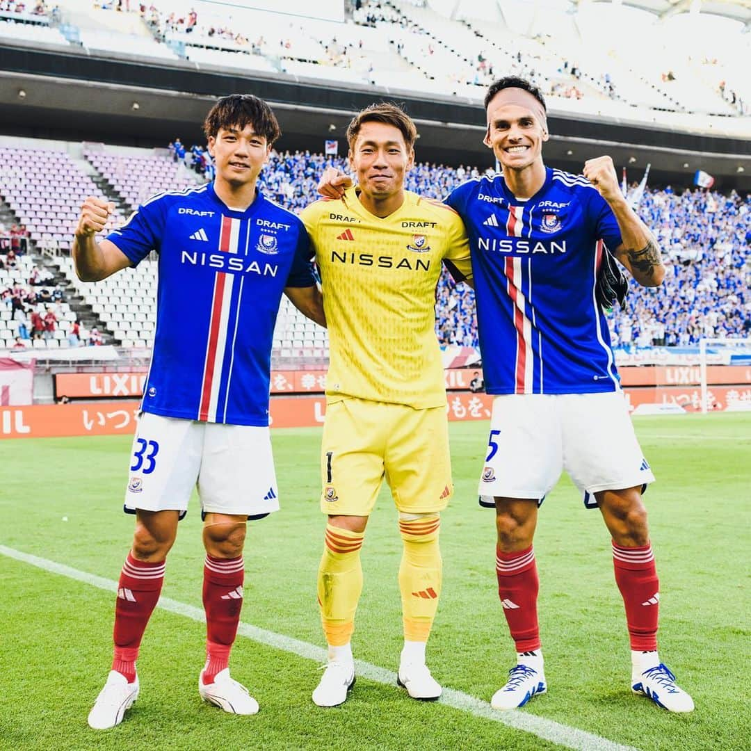 横浜F・マリノスさんのインスタグラム写真 - (横浜F・マリノスInstagram)「Happy faces from our defense team🤩🤩🤩 #fmarinos #一森純 #エドゥアルド #角田涼太朗」9月27日 17時17分 - yokohamaf.marinos